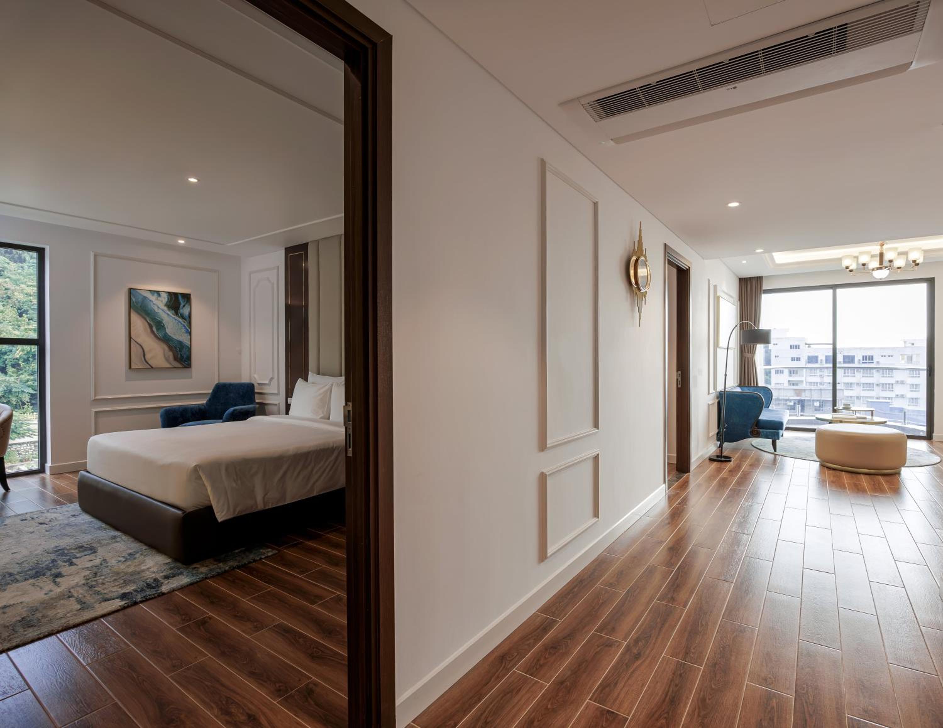 Apartment with Mountain View