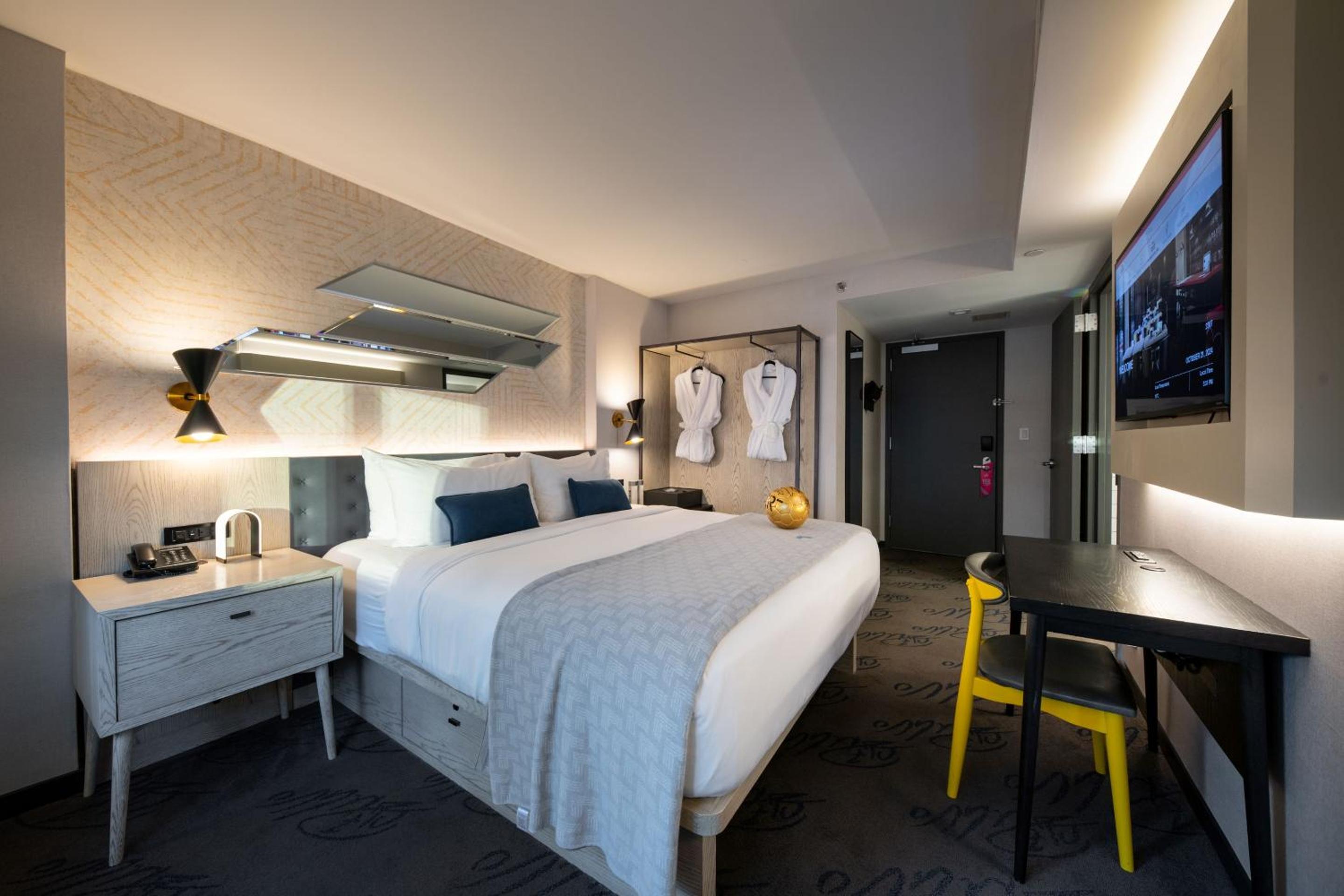 Deluxe King Room