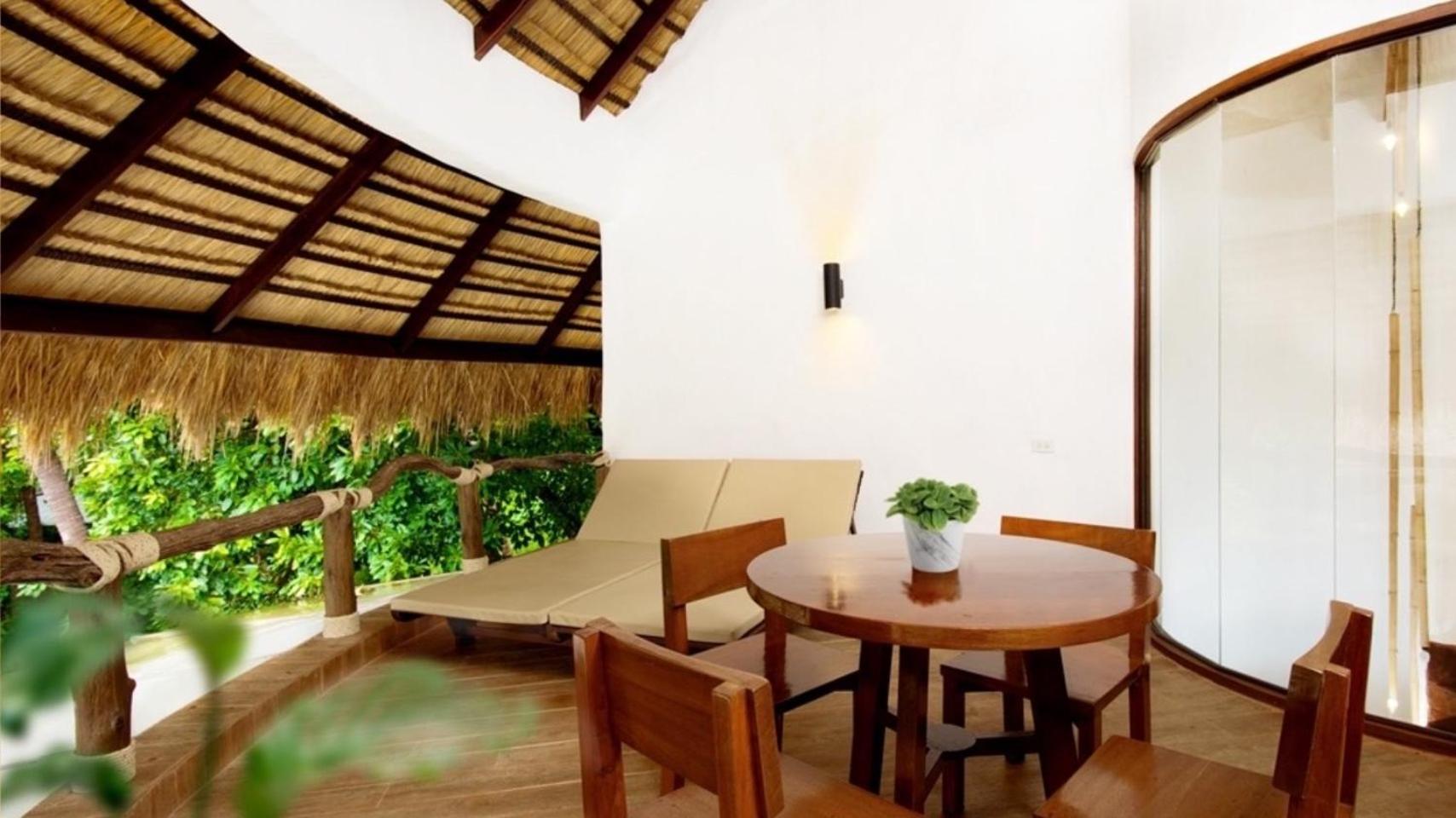 Deluxe Spiral Patio Villa