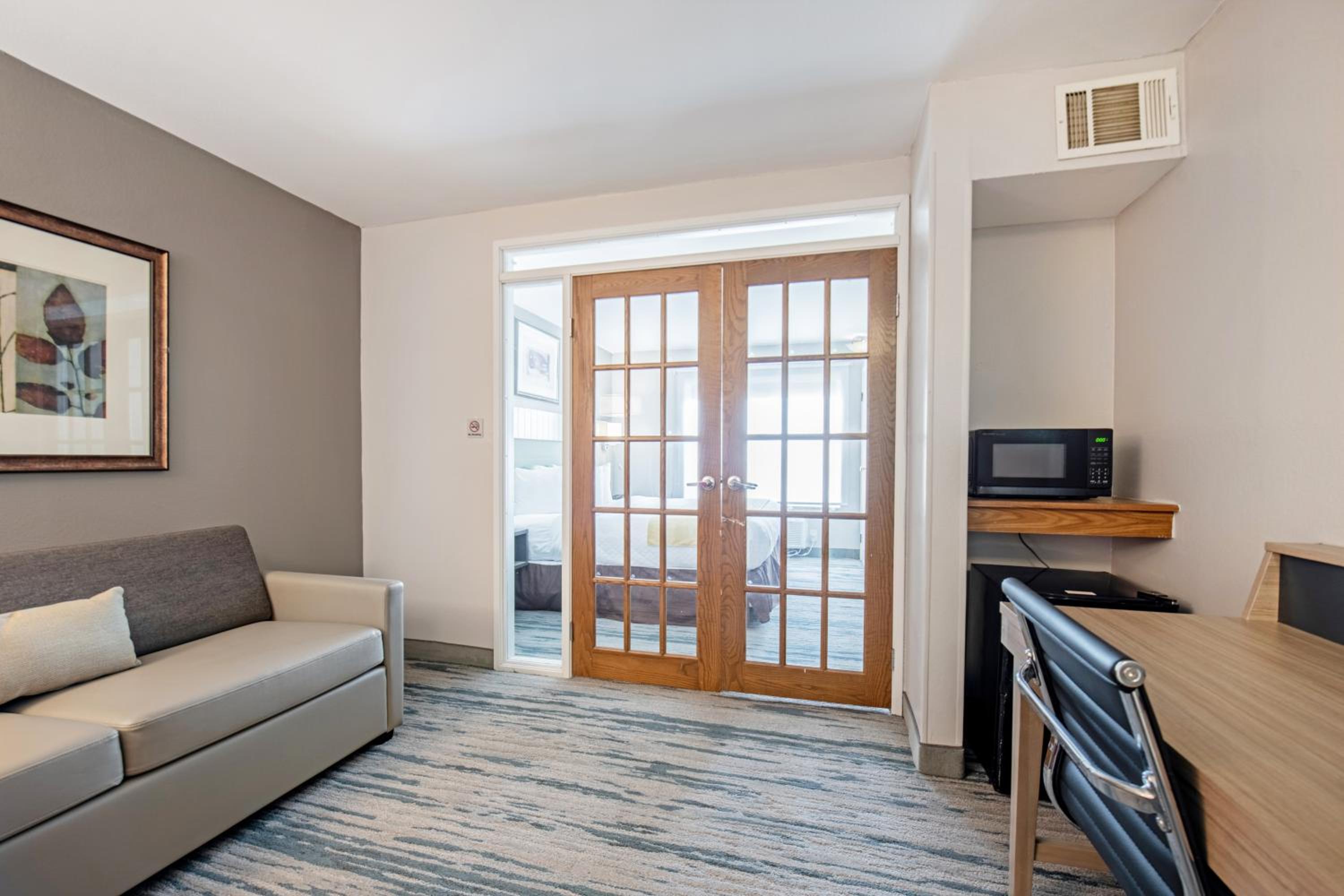 One-Bedroom King Suite with Sofa Bed - Non-Smoking