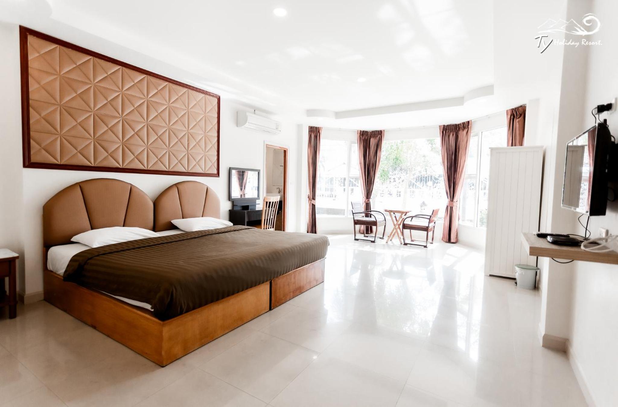 Thirteen-Bedroom Villa with Private Pooll 237