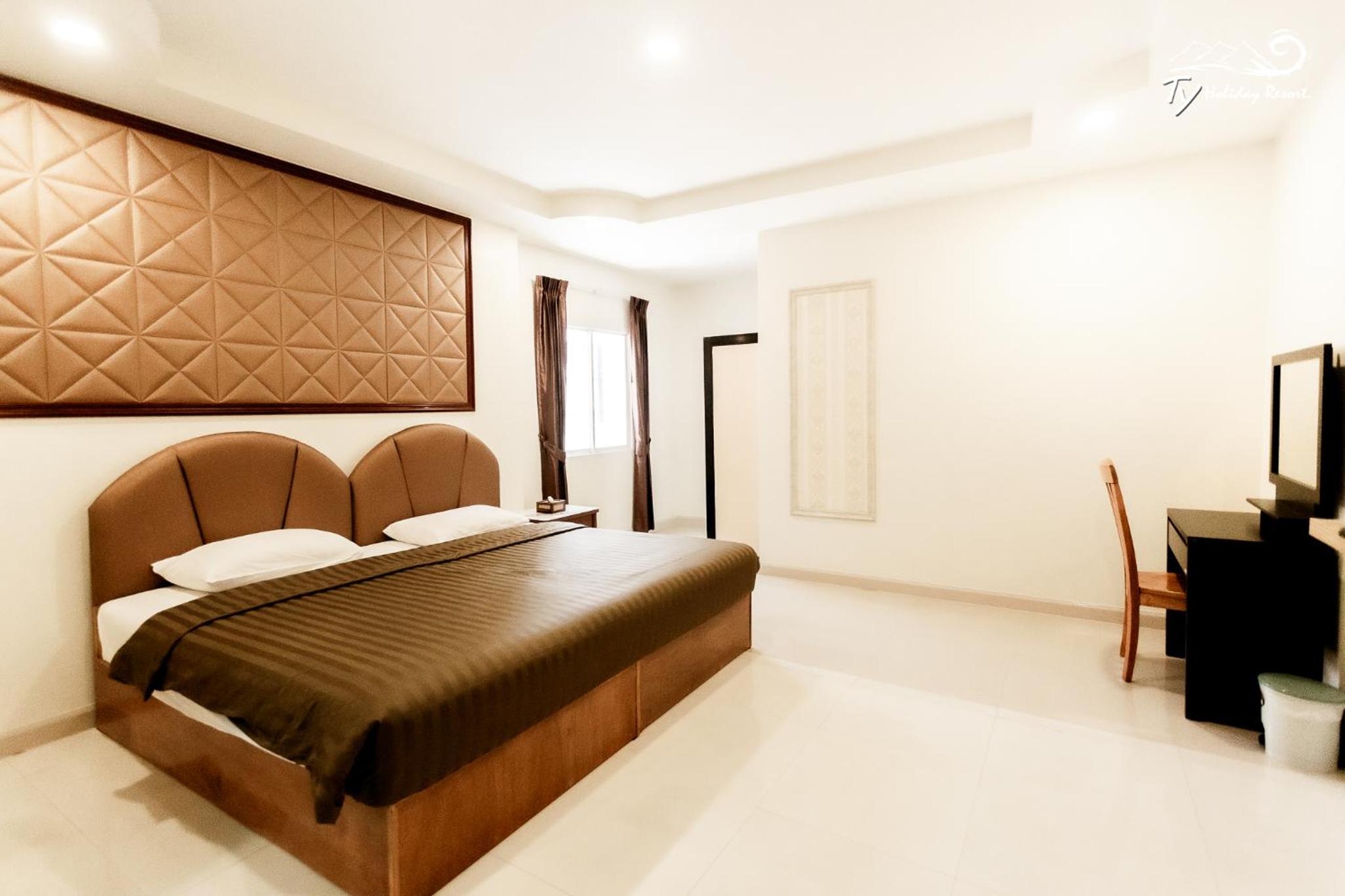 Thirteen-Bedroom Villa with Private Pooll 237