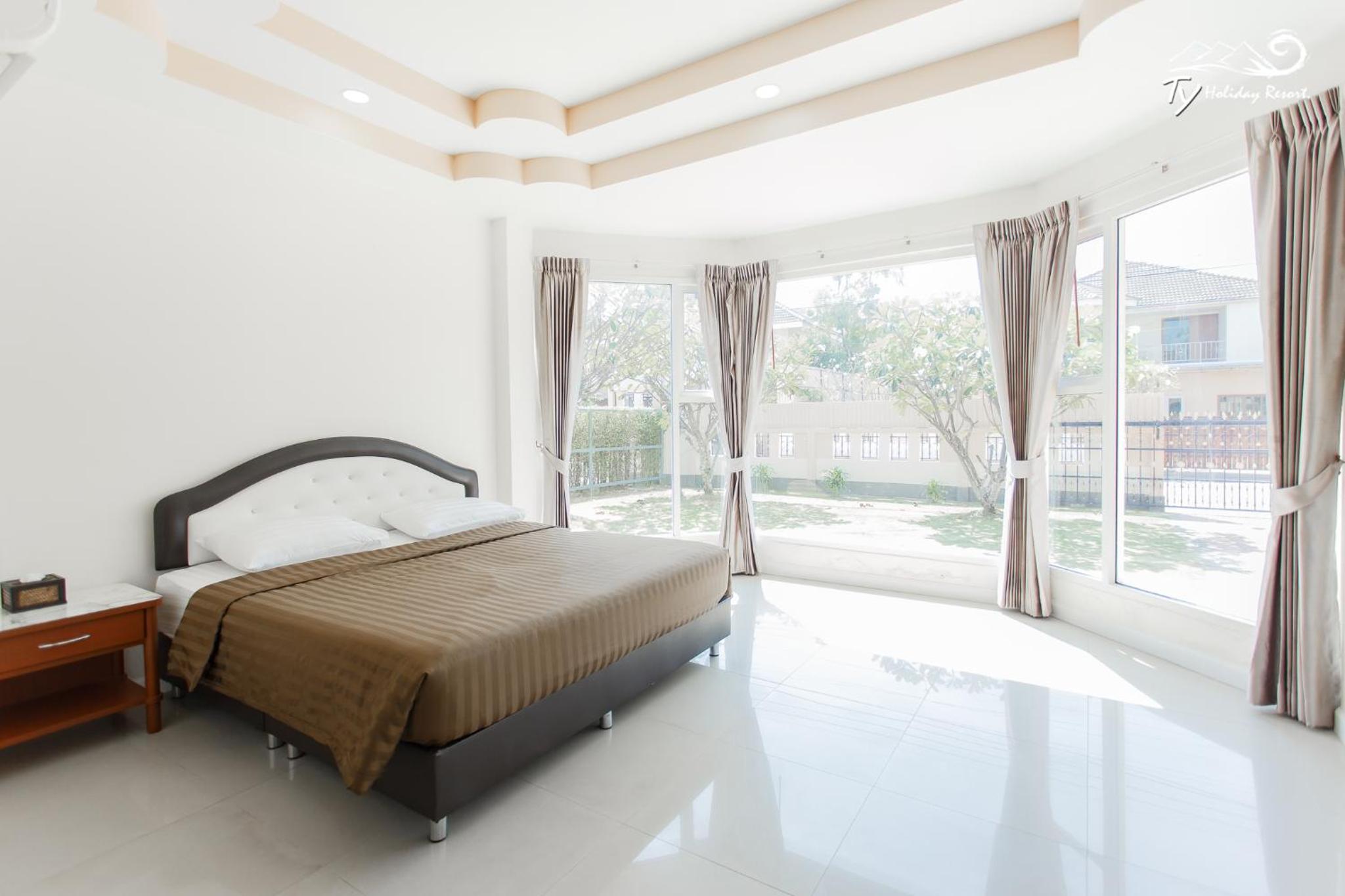 Seven-Bedroom Villa with Private Pool 232