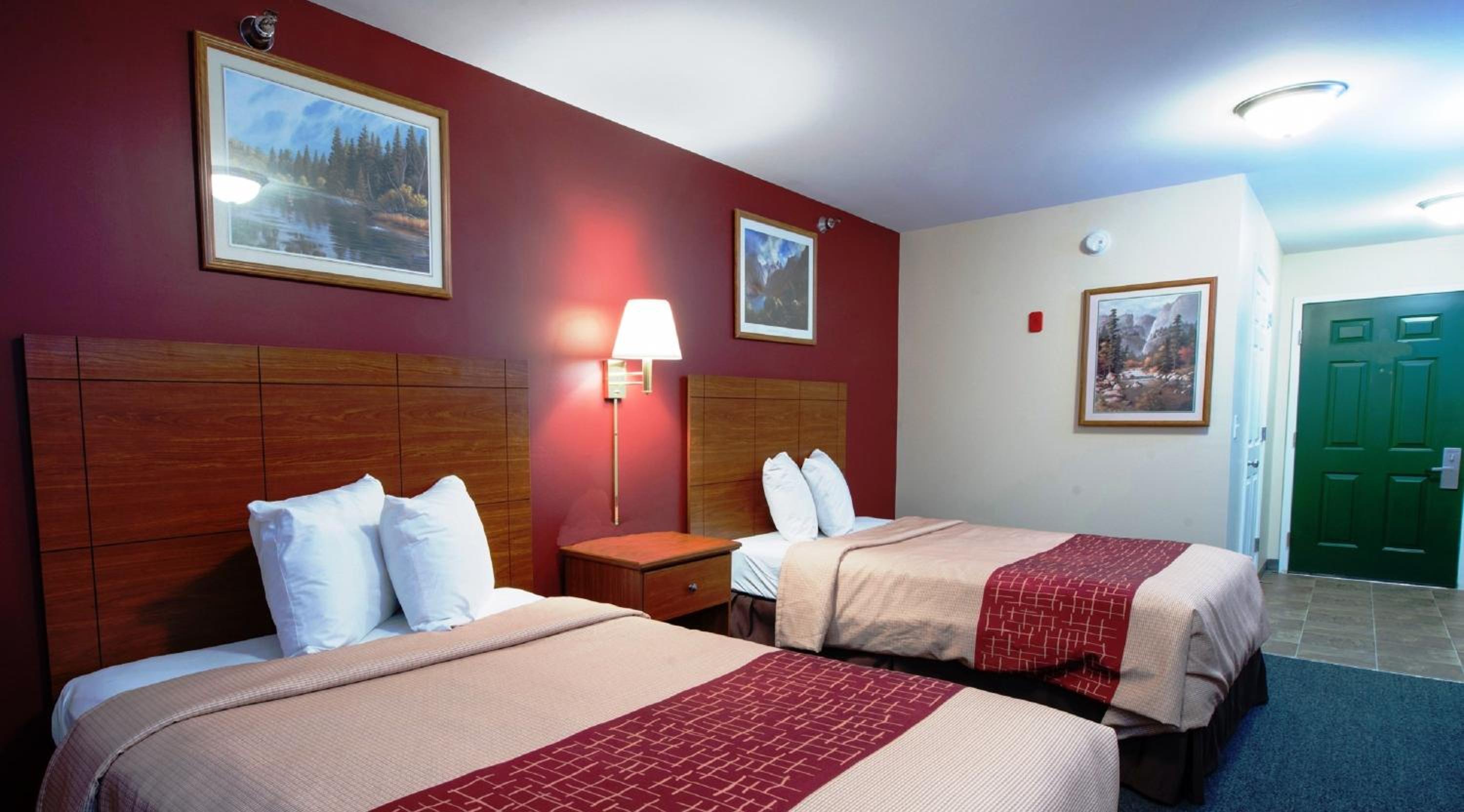  Suite with Two Double Beds with Kitchenette Disability Access Roll-In Shower Non-Smoking