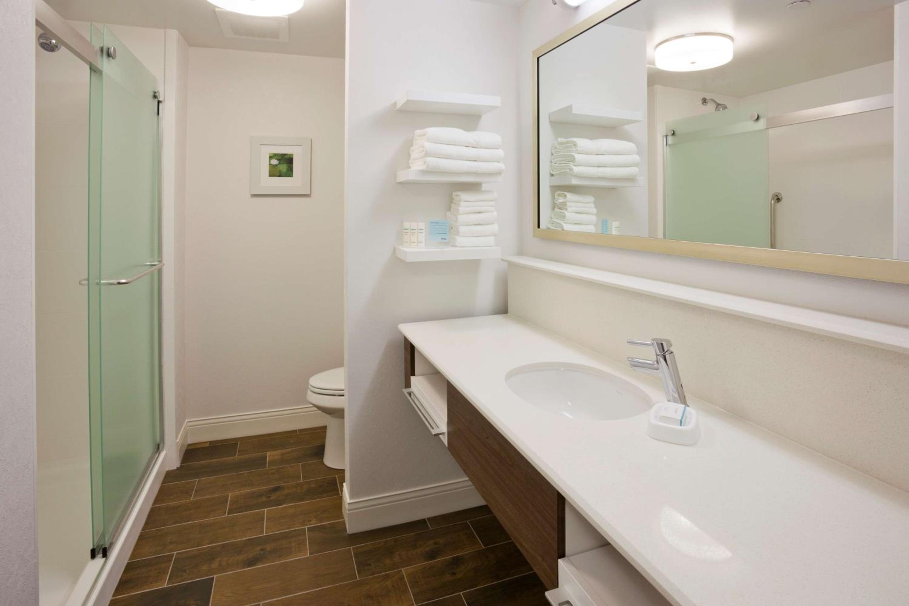 King Room - Hearing Access/Non-Smoking