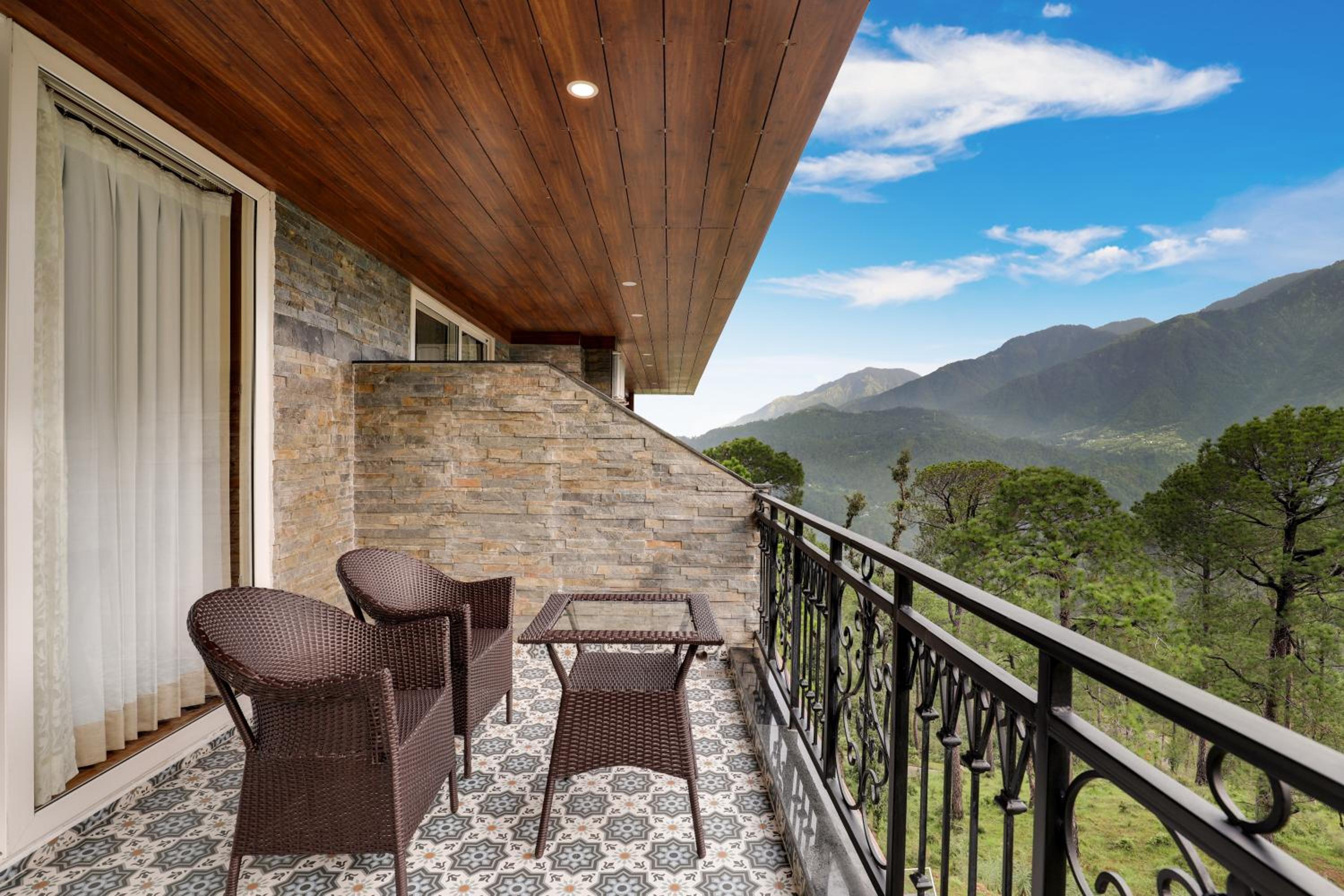 Executive King Room (30% Off on Laundry service for upto 8 clothing item,Complimentary Welcome Drink on arrival and 15% off on 1 session of 60 mins Massage)