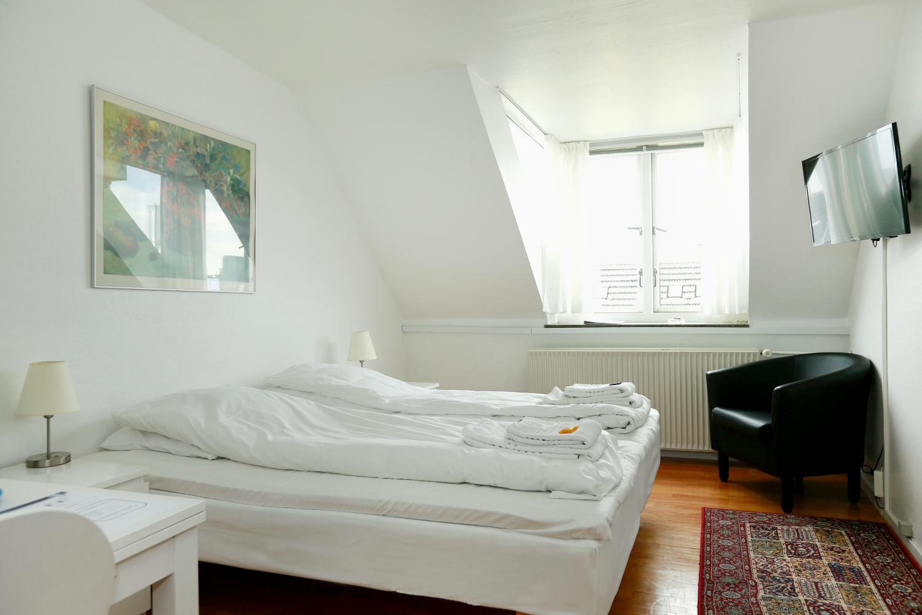 Twin Room - 5th floor - No Elevator