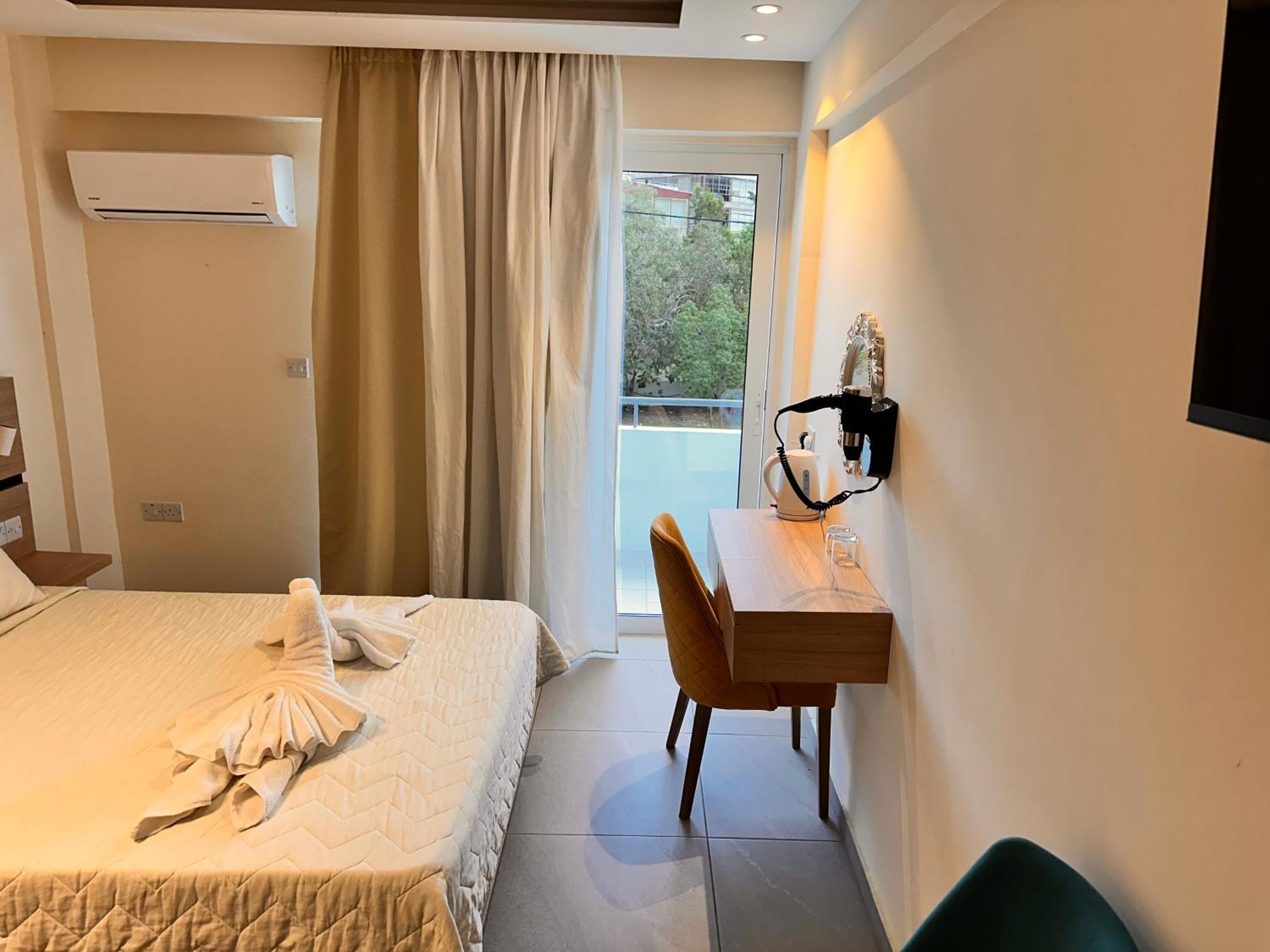 Deluxe Double or Twin Room