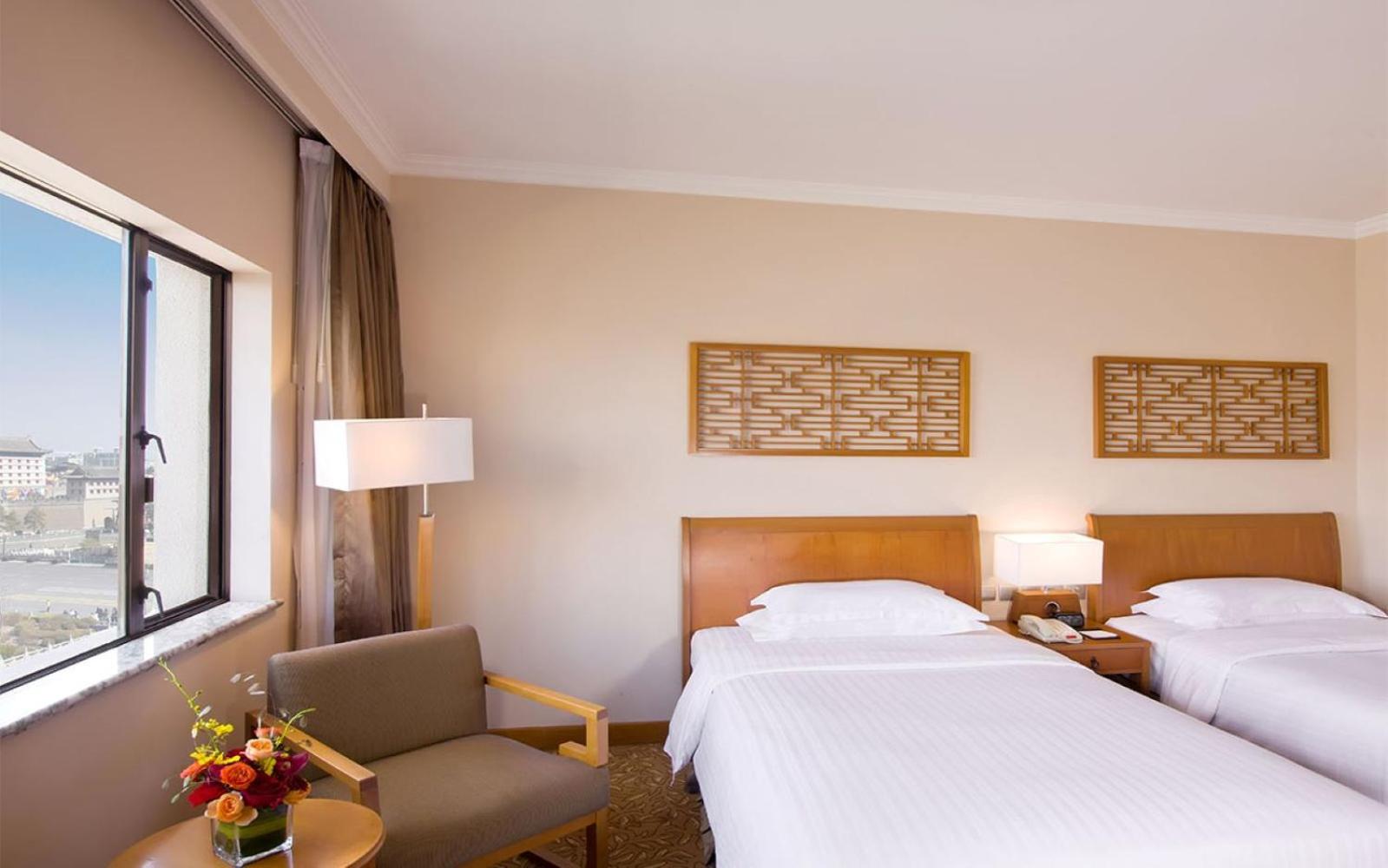 Deluxe Twin Room with City Wall View