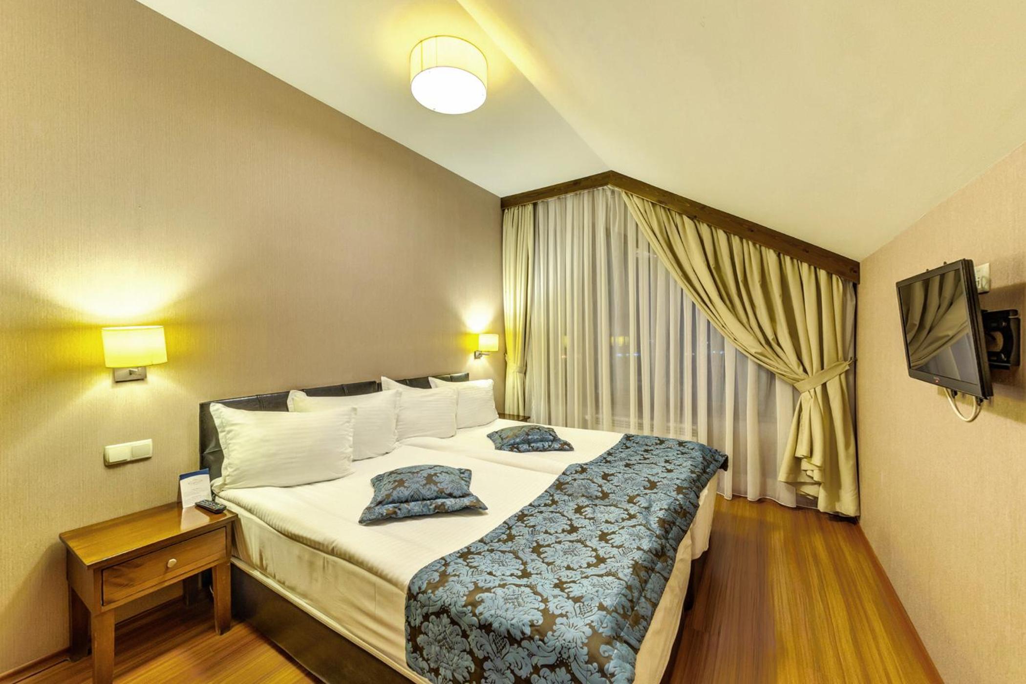 Grand Suite with Mountain View