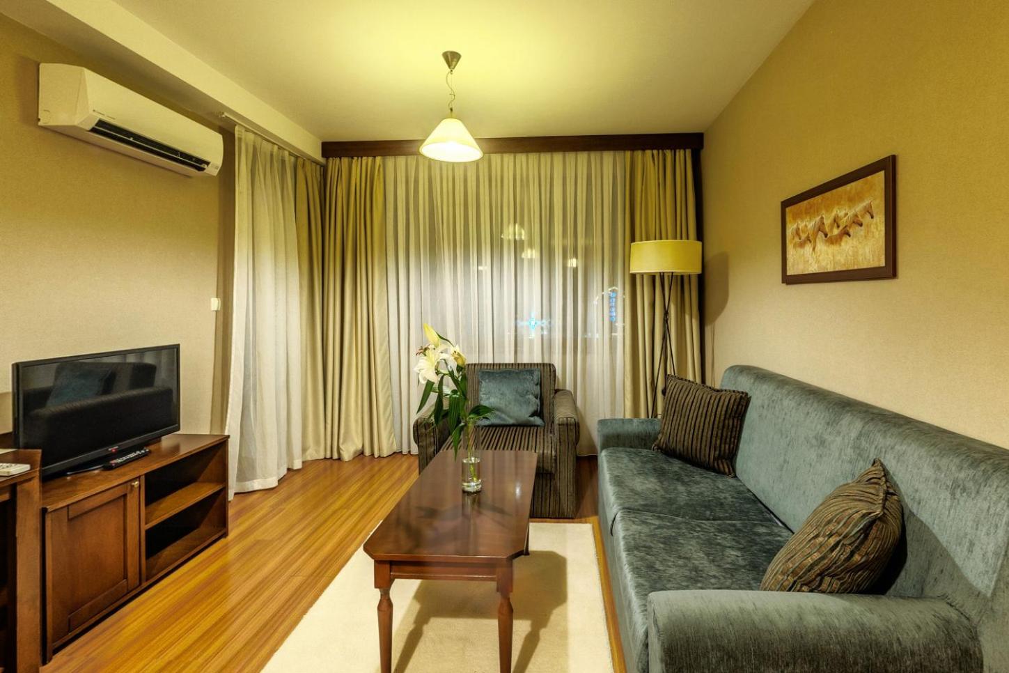 Executive Suite with Mountain View