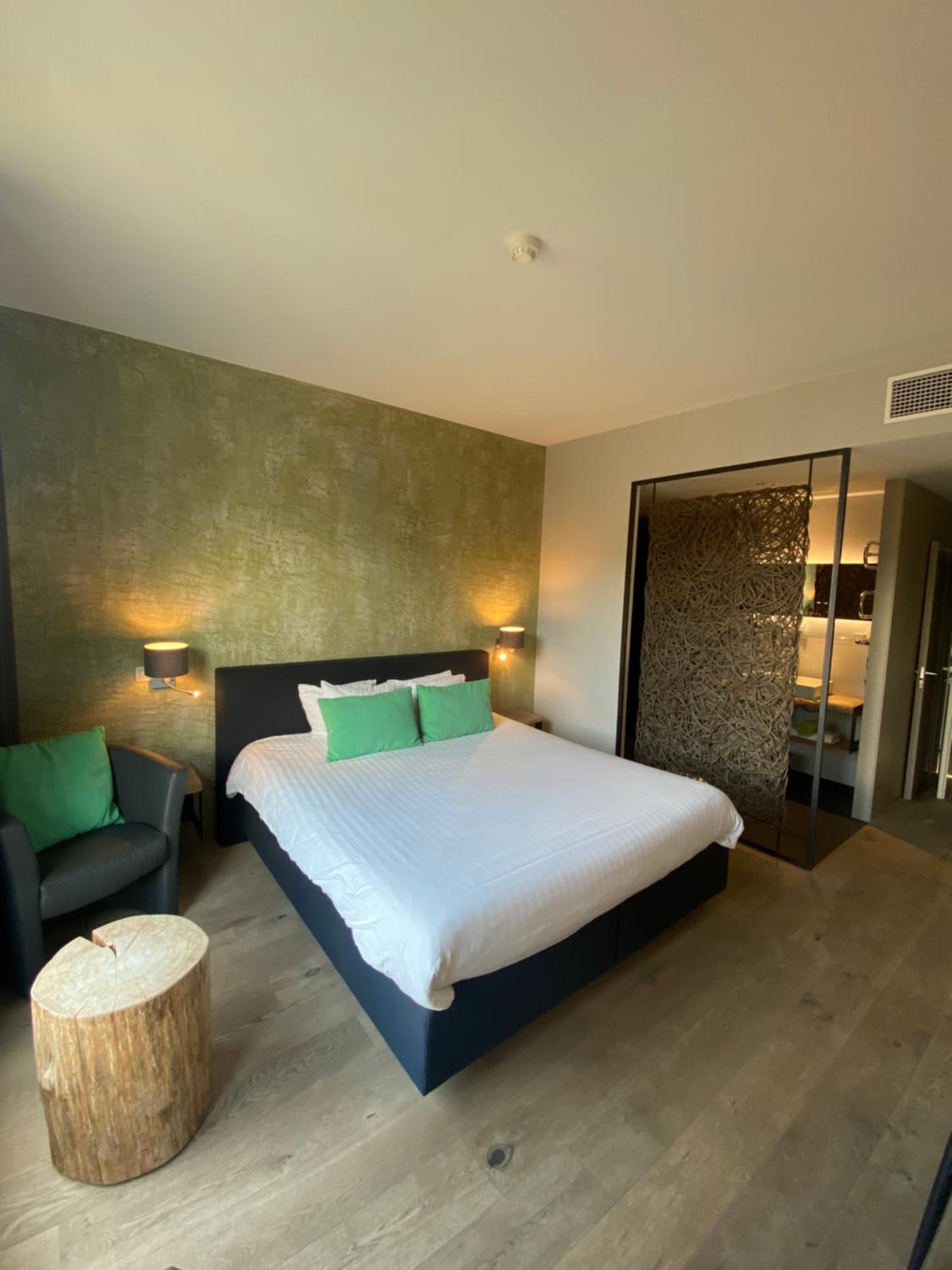 Deluxe Suite with Shower