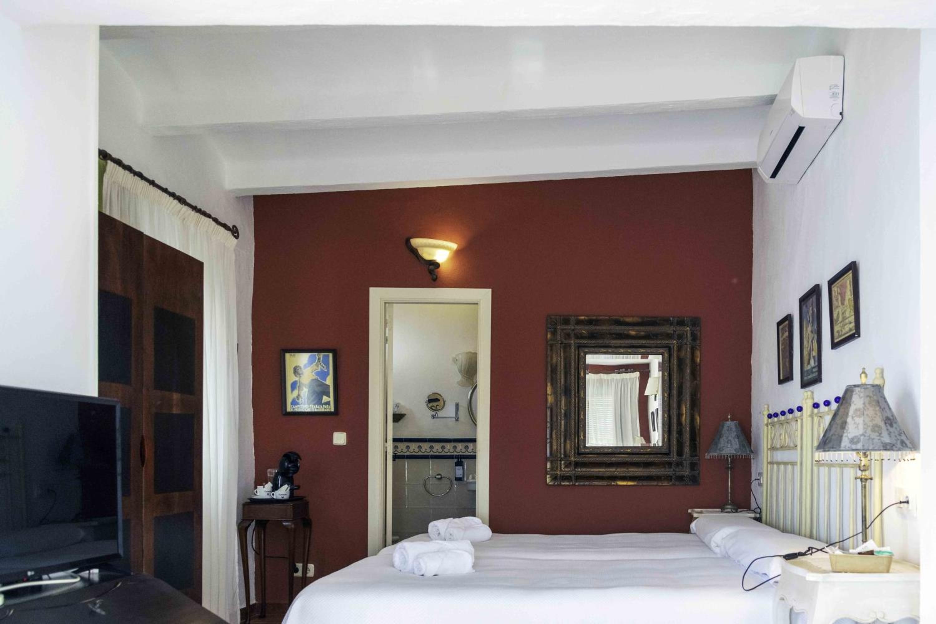Twin Room with Private Bathroom