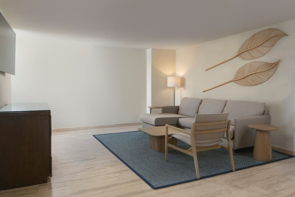 Suite, 1 King Bed, Non Smoking, Balcony, Ocean View