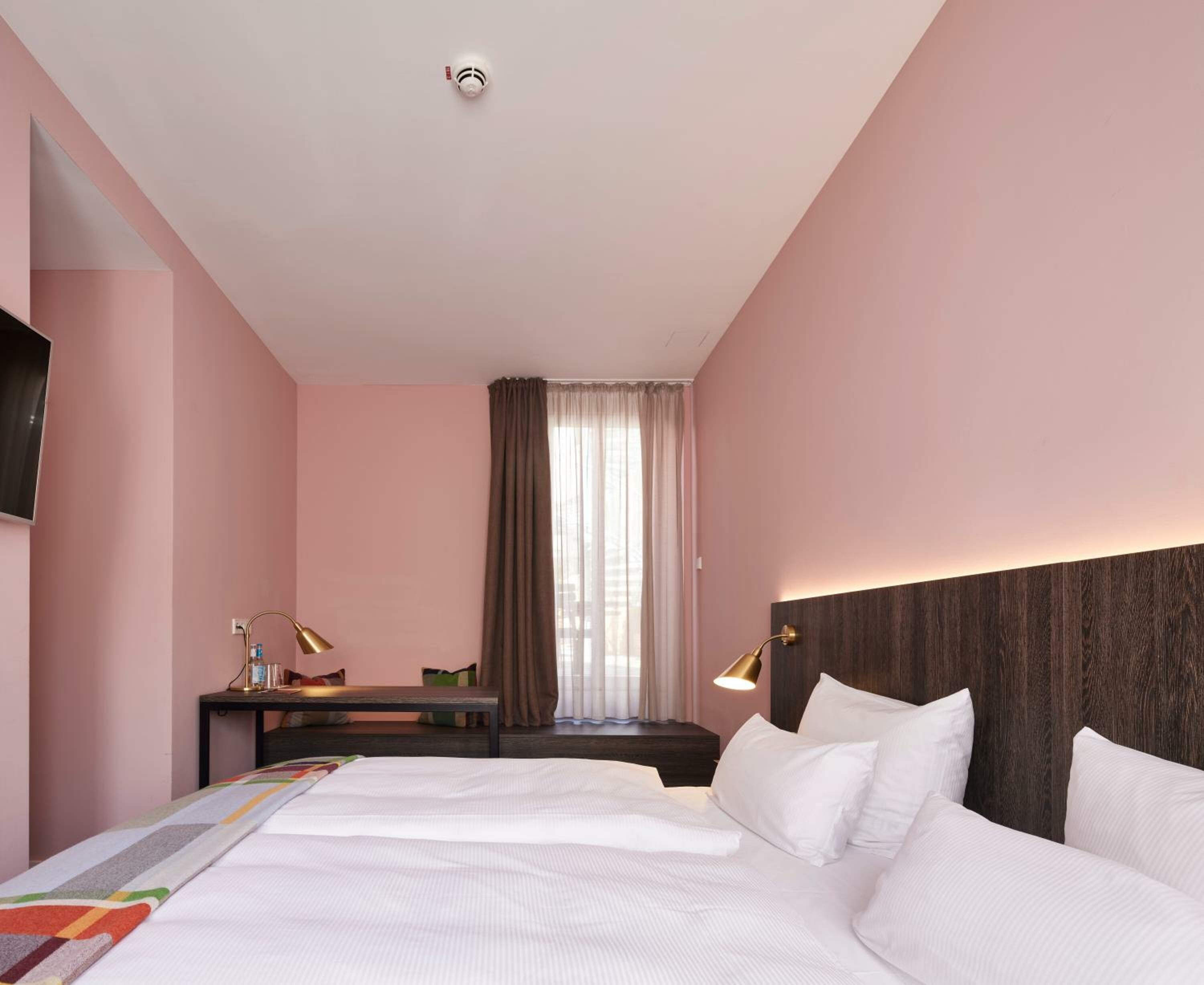 Comfort Room with Kingsize Bed 