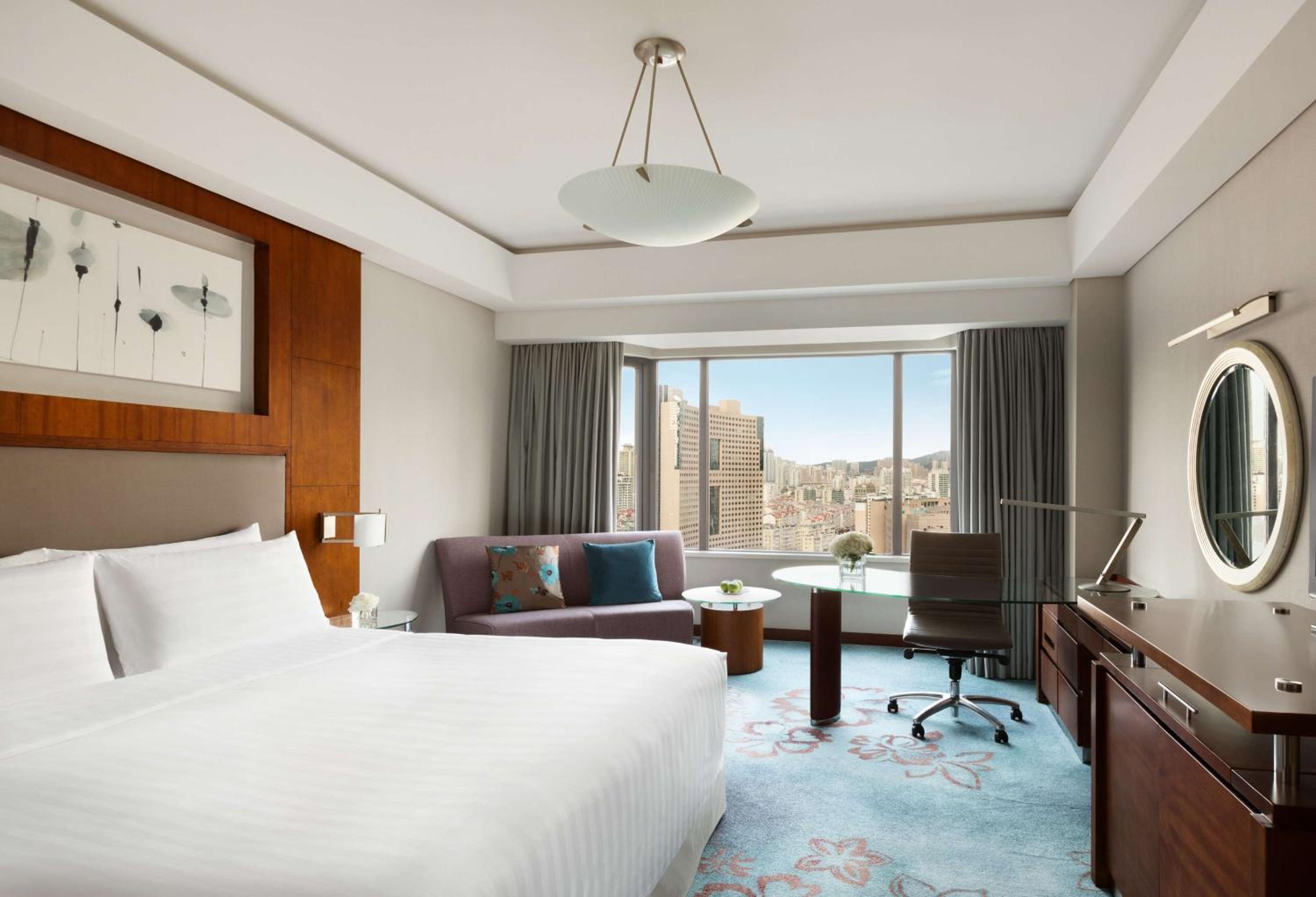 Deluxe King Room - City Wing