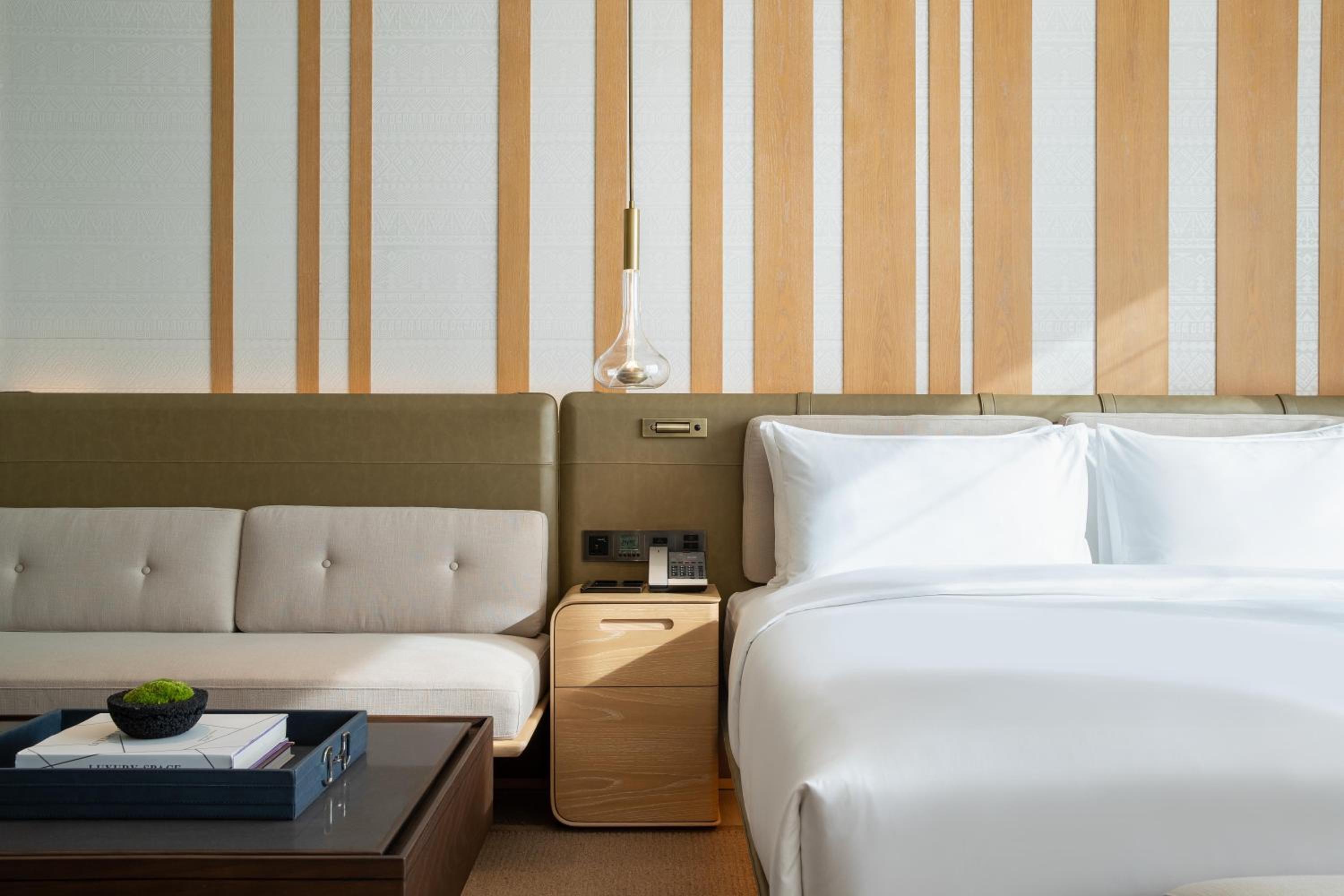 Deluxe King Room with Mountain View