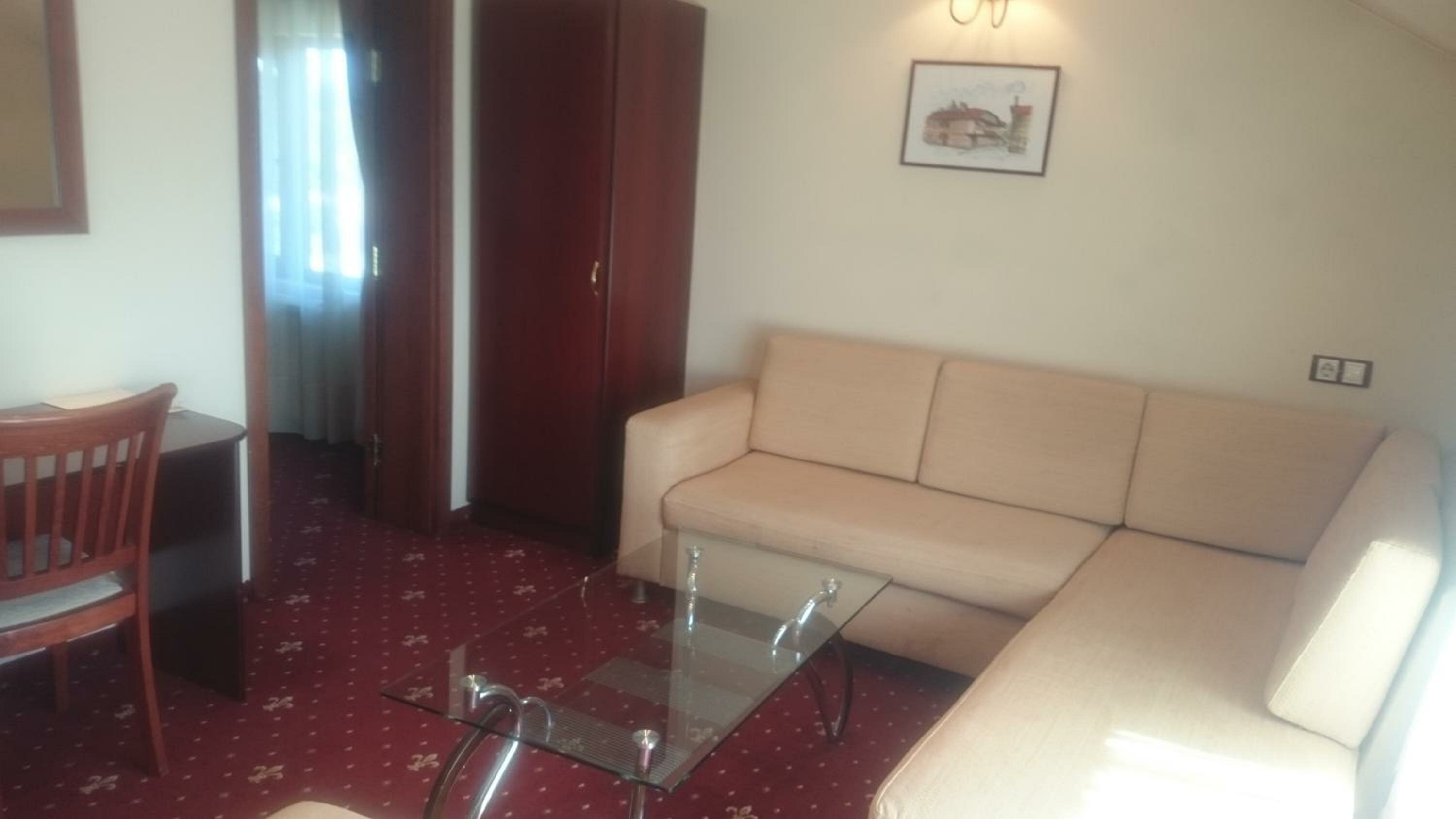 Family Suite (2 Adults + 1 Child)