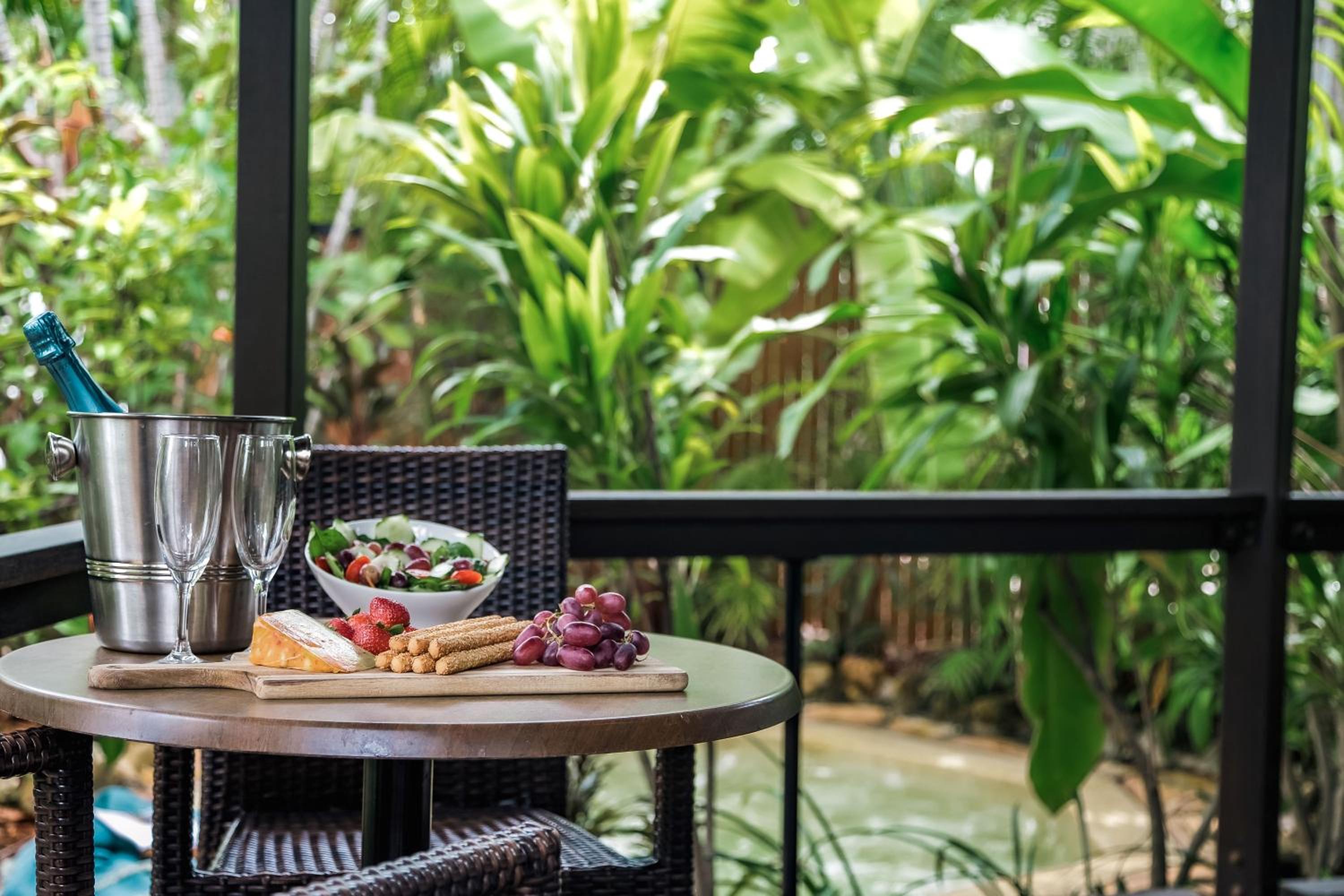 Palms Villa with Outdoor Plunge Spa