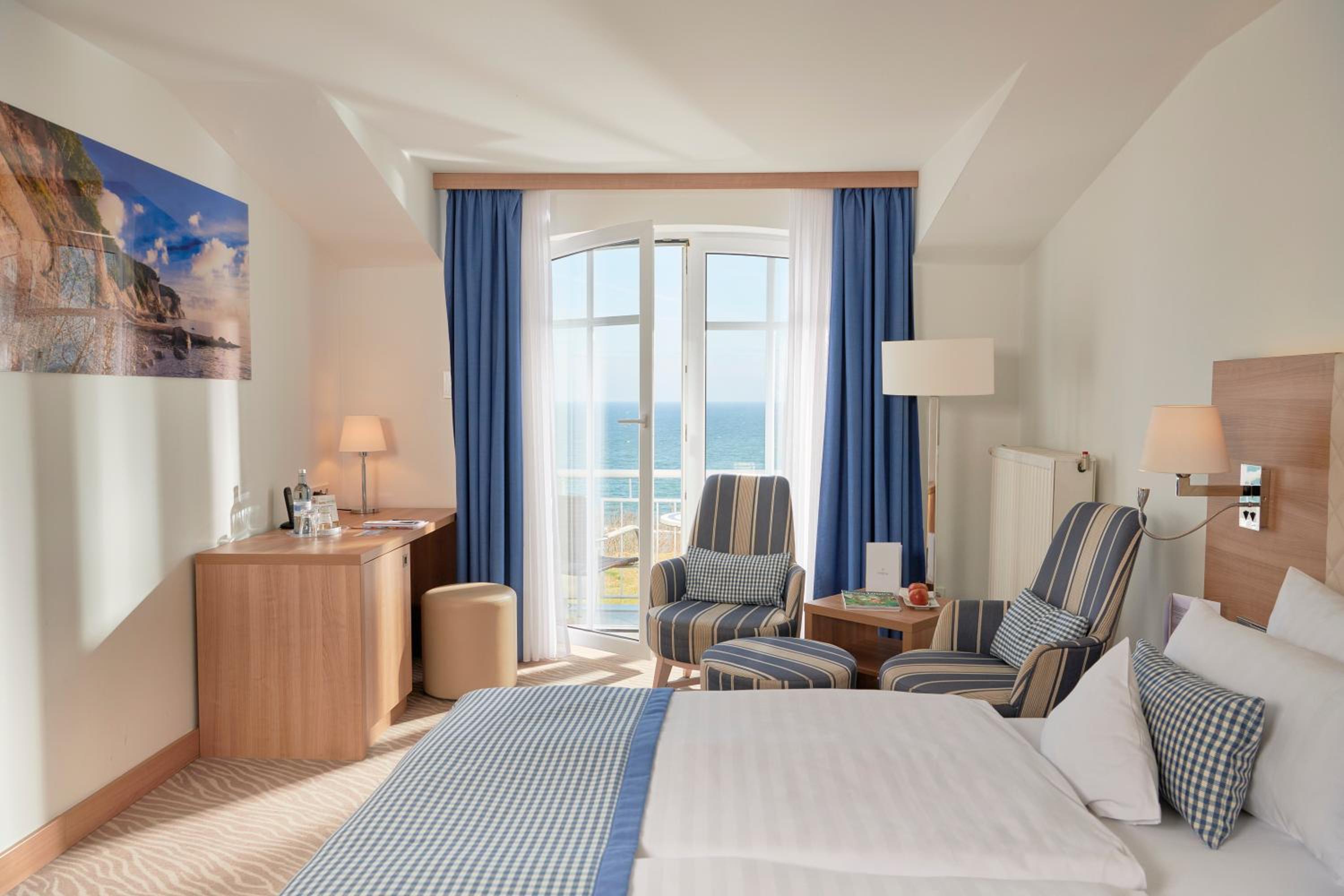 Double Room with Balcony and Direct View of the Sea