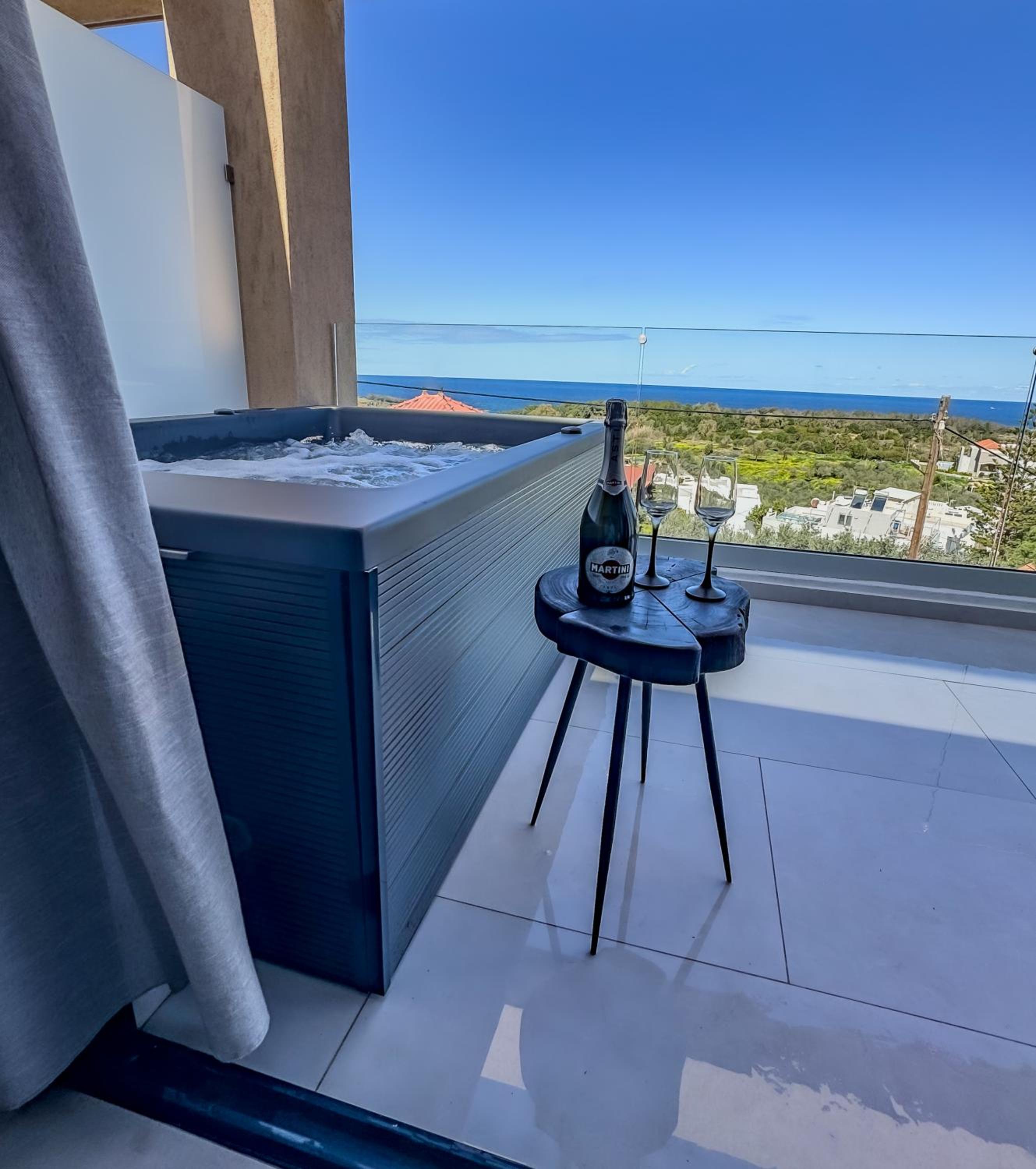 Junior Suite with Jacuzzi & Sea View