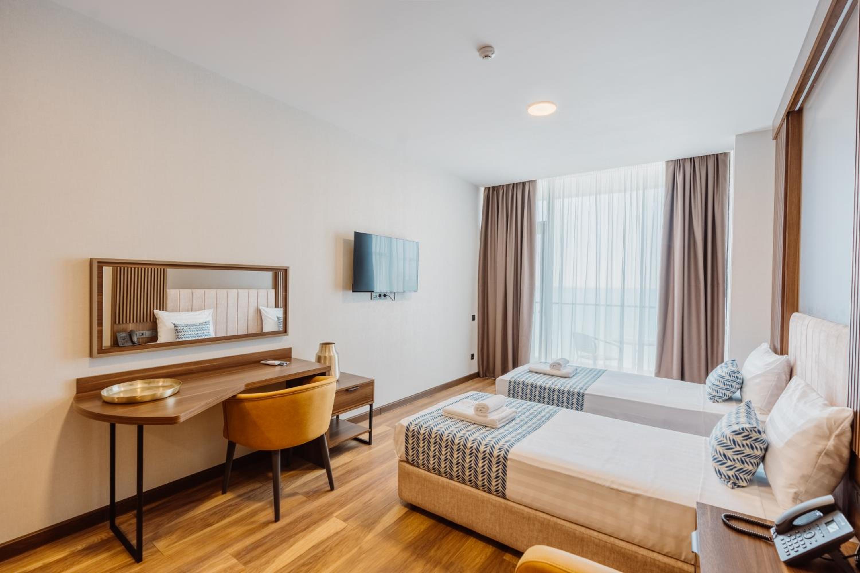 Deluxe Twin Room with Sea View