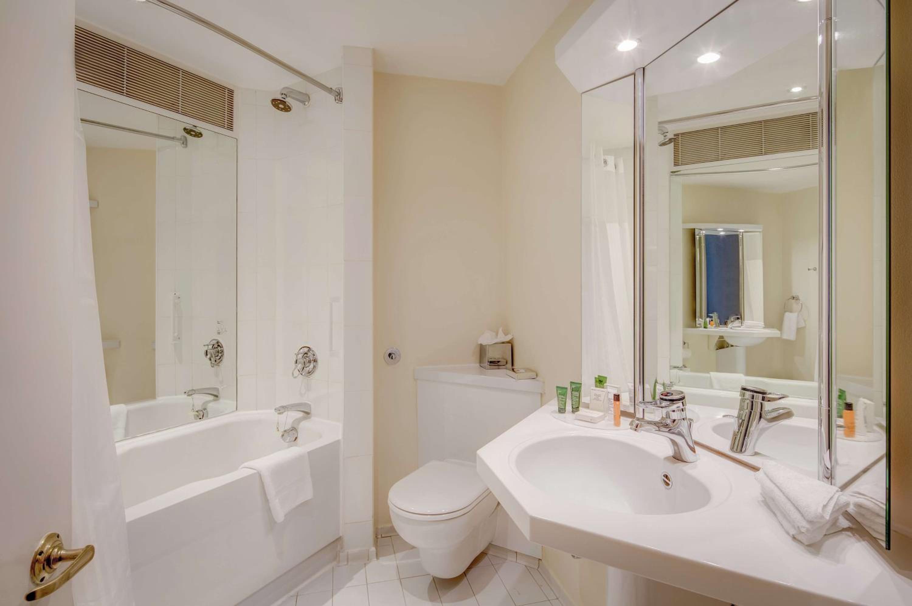 Deluxe Queen Room with Two Queen Beds
