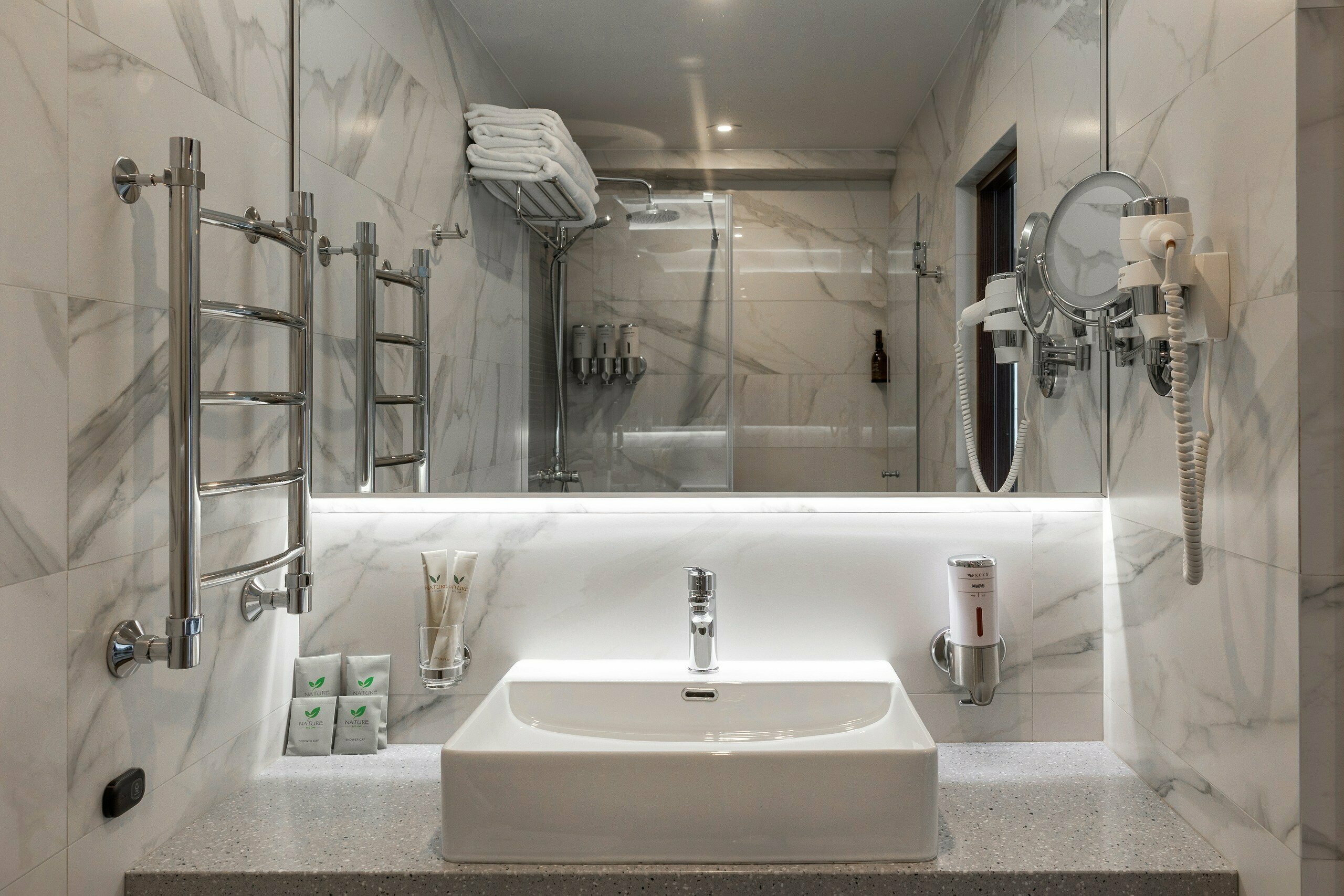 Джуниор Сюит