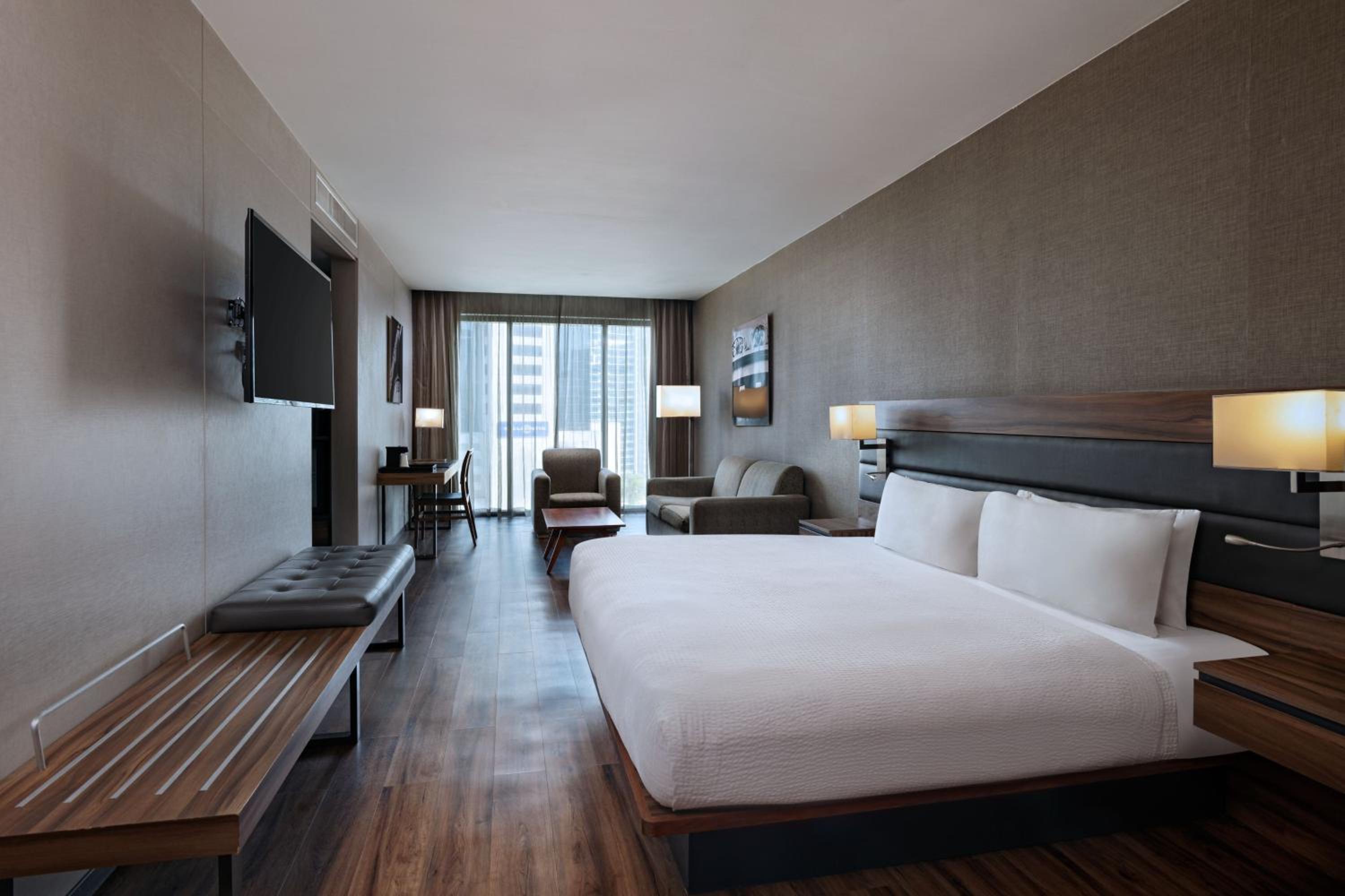 Deluxe Suite with Spa Bath