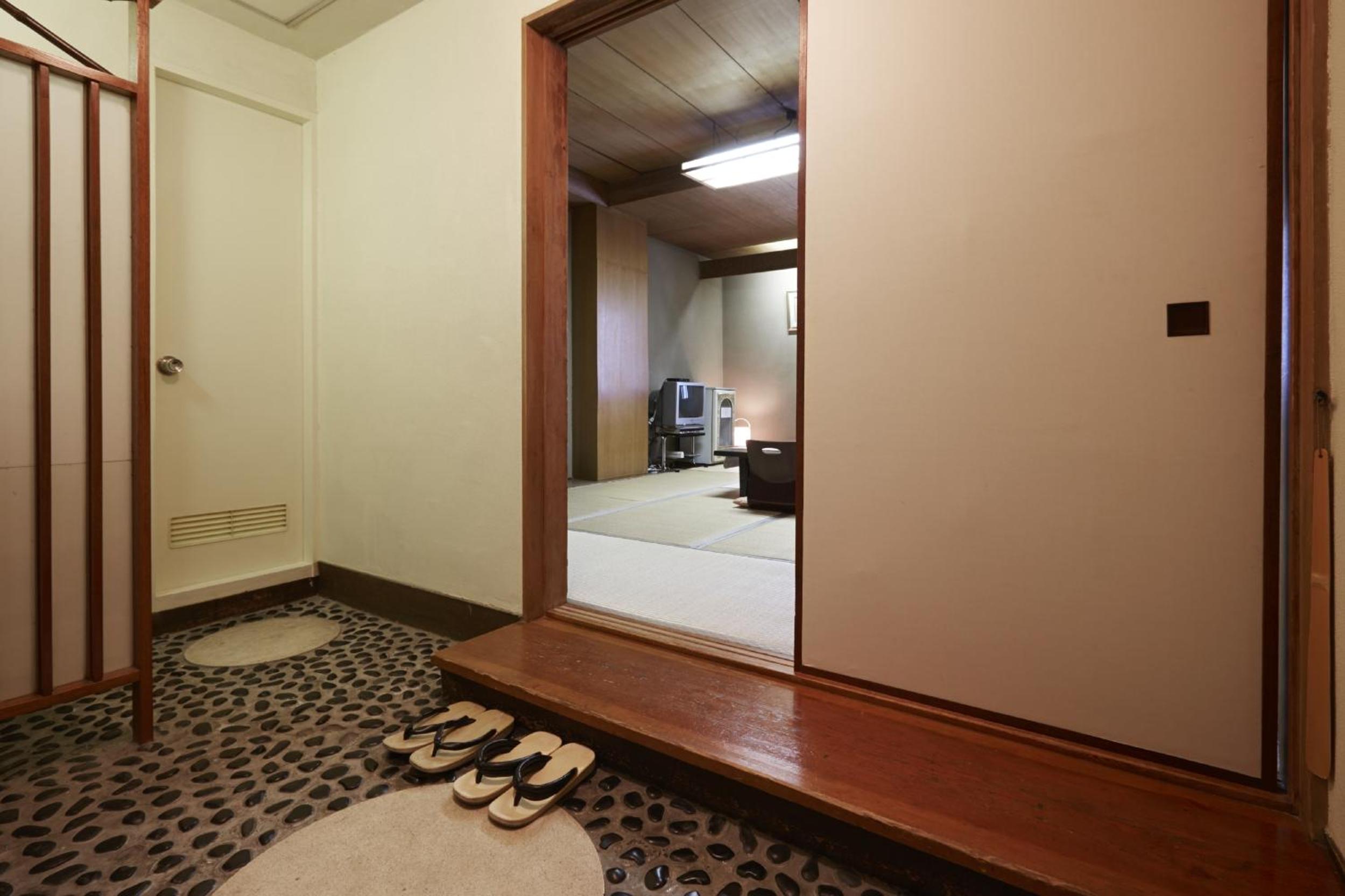 Economy Japanese-Style Room with Shared Bathroom - Non-Smoking - 3F-4F (28㎡)