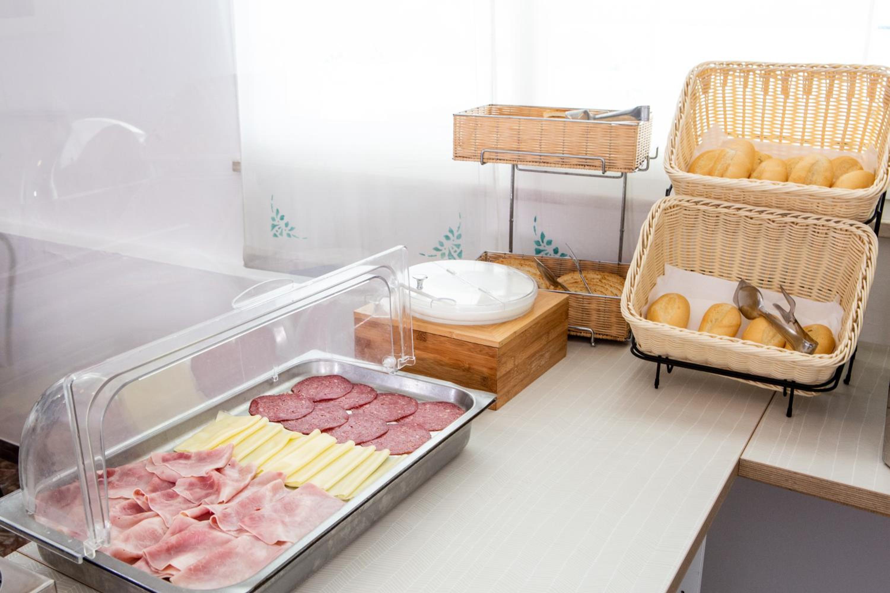 Family Room with Side Sea View and Balcony