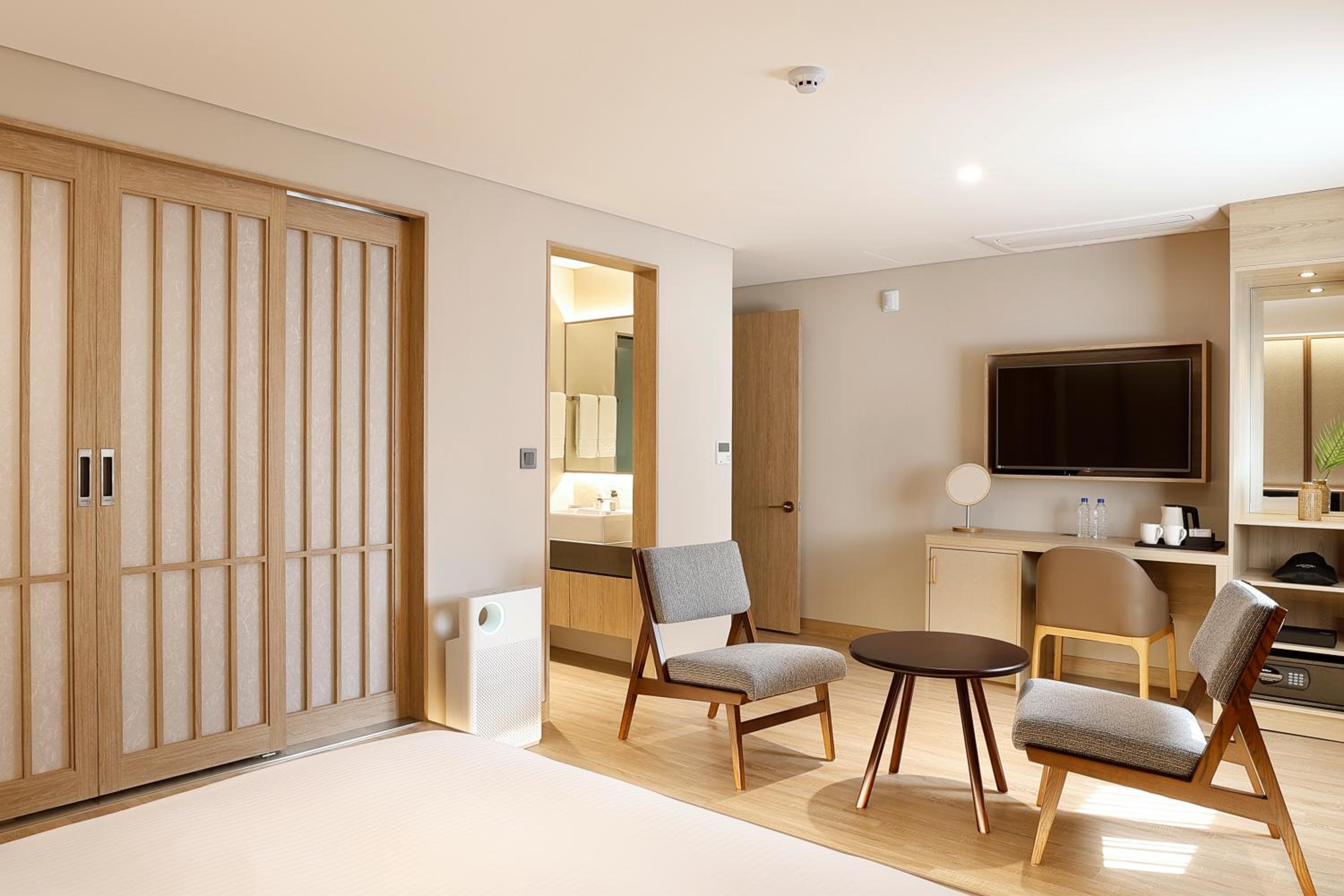 Queen Room with Spa Bath