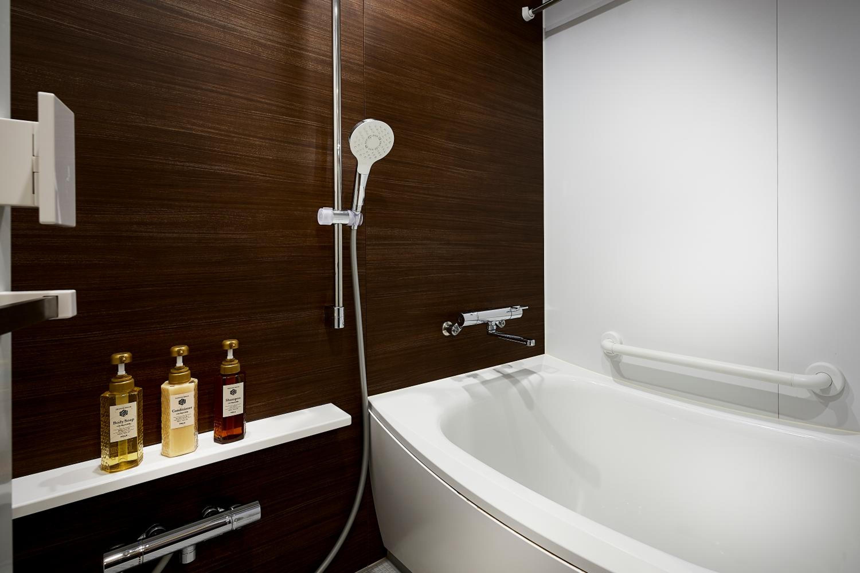 Deluxe Twin Room with Sofa Bed and Bath Tub