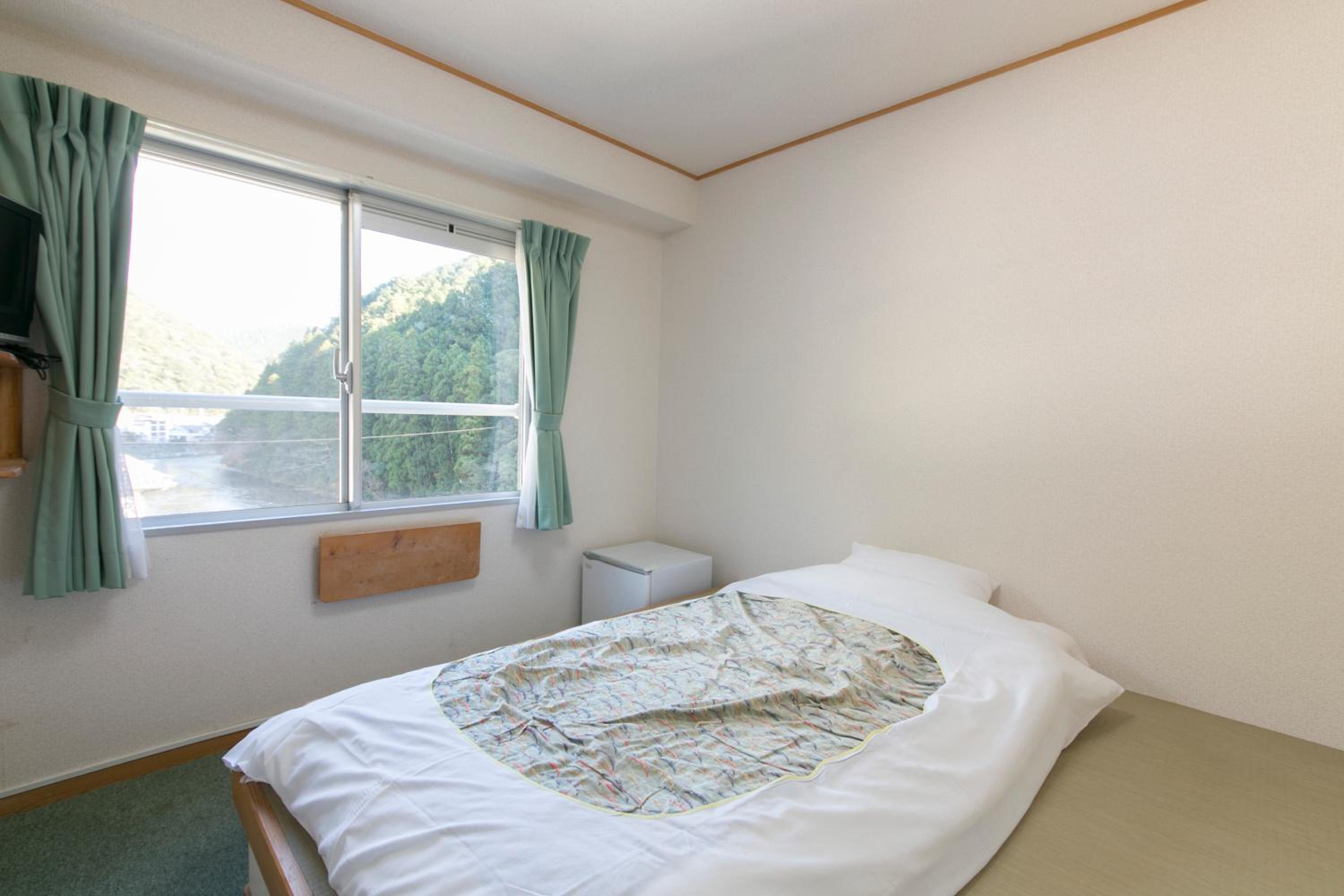 Japanese Style Single Room with Shared Bathroom - Smoking