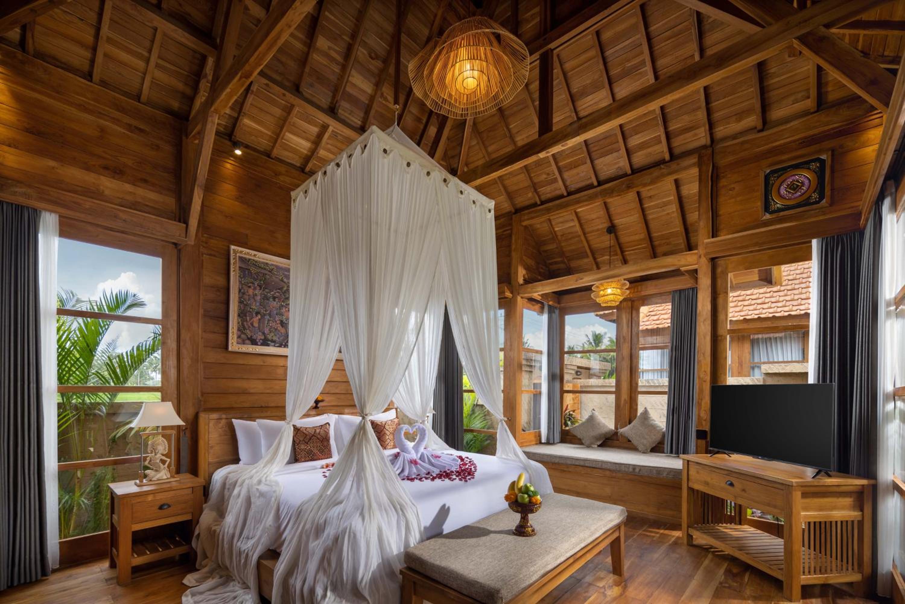 One-Bedroom Wooden Pool Villa with Rice Field View