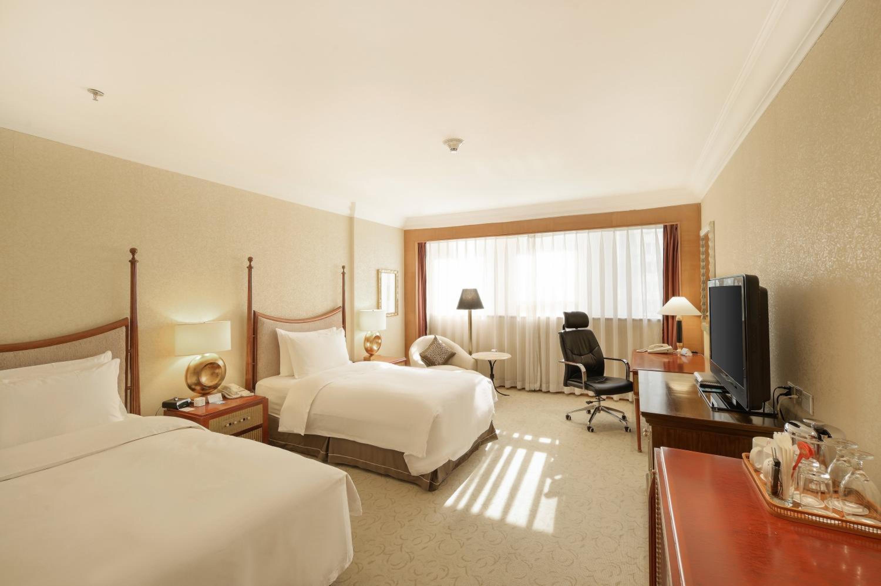 2 Single Beds Standard Club Floor