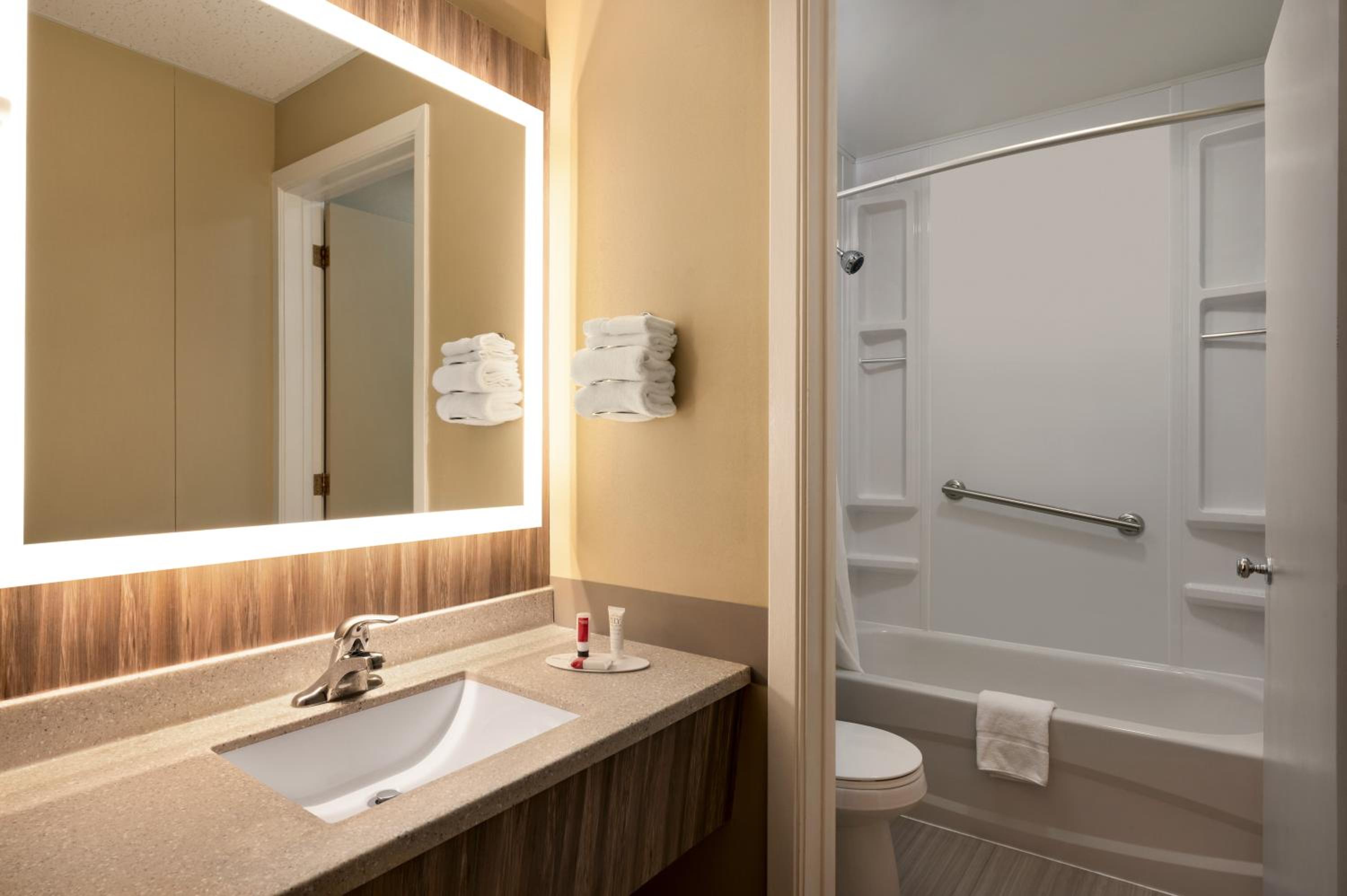 2 Queen Beds, Pet-Friendly, First Floor, Non-Smoking