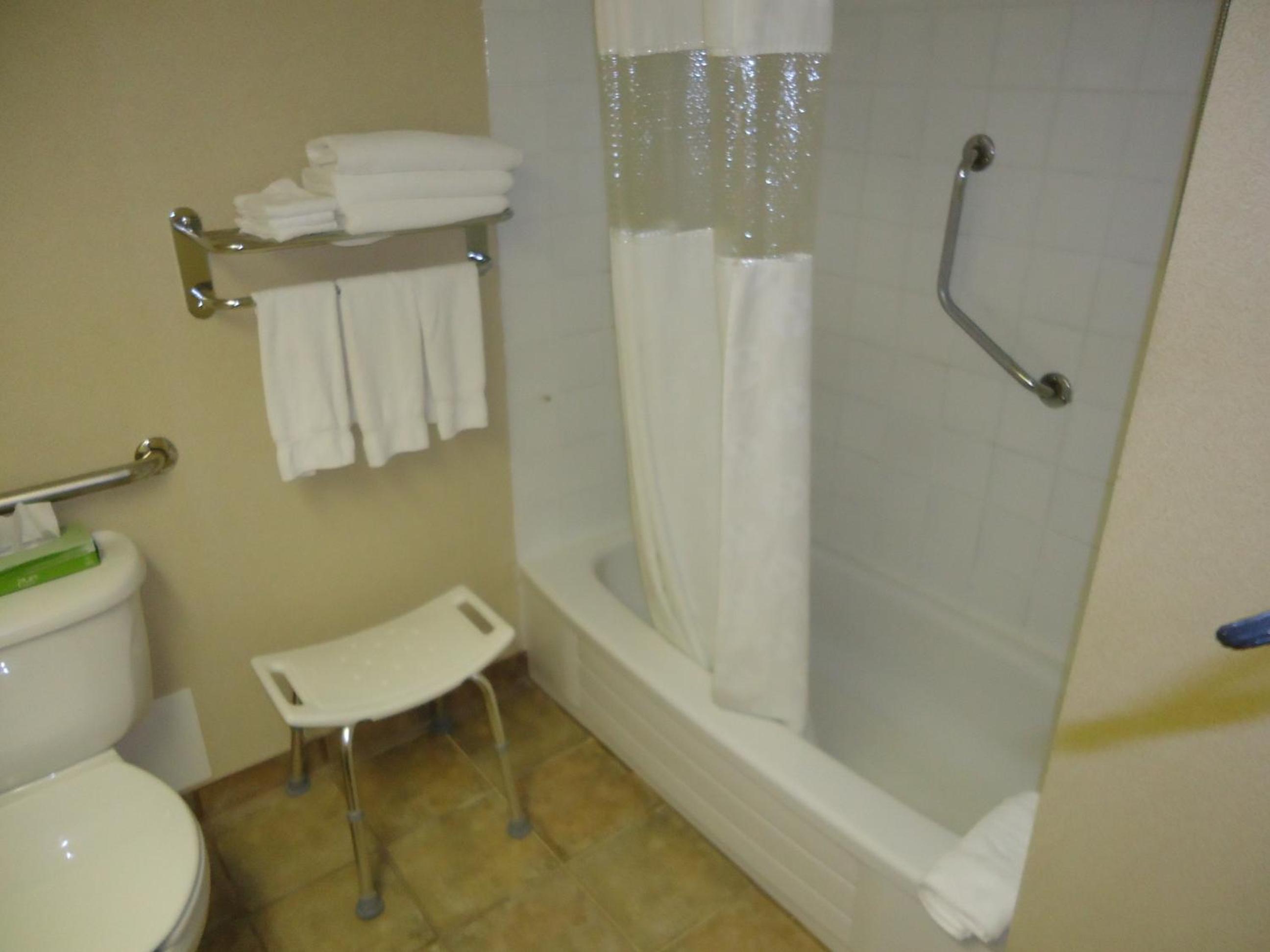 Queen Room - Disability Access - Non-Smoking