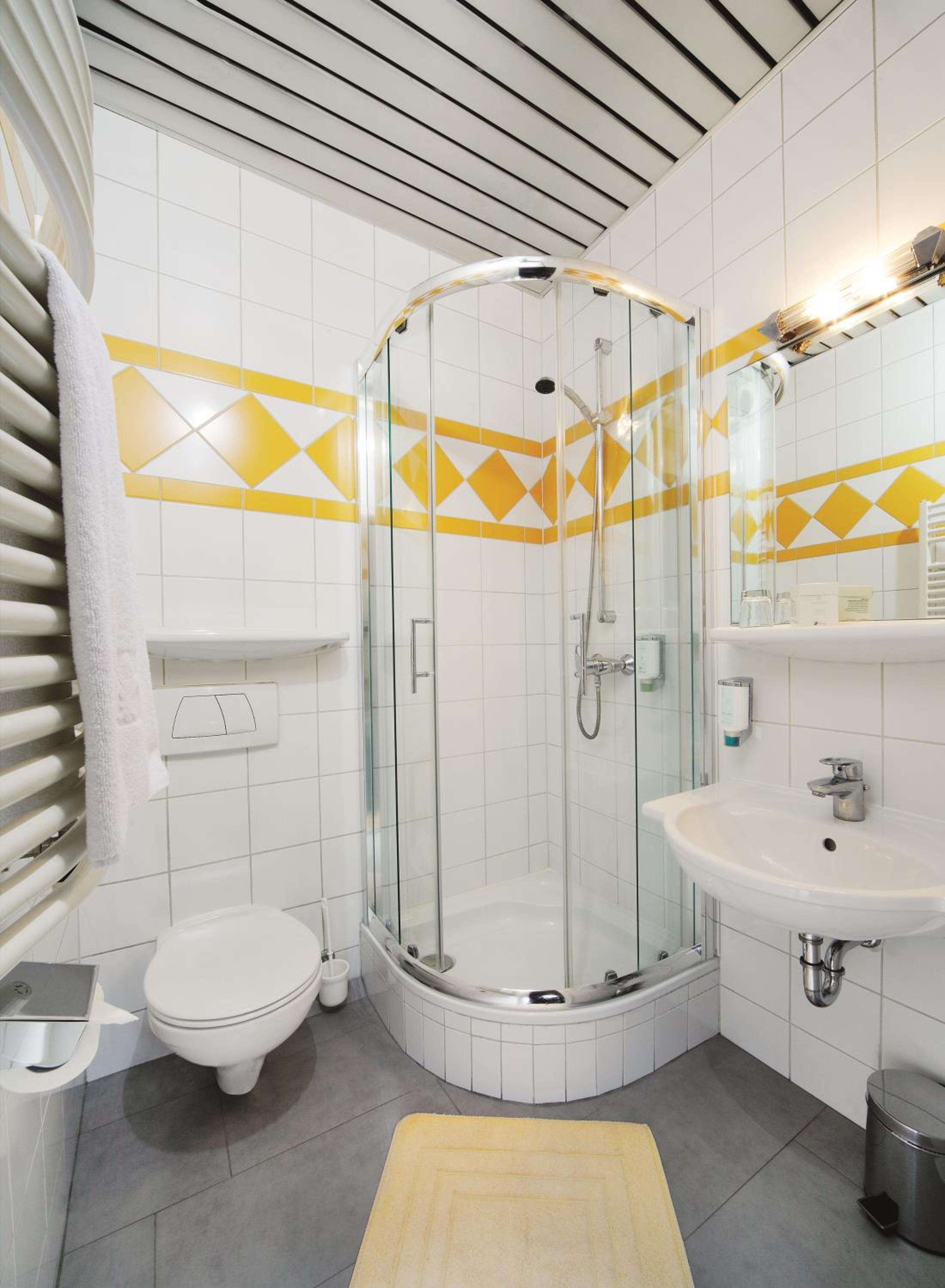 Family Room (2 Adults + 2 Children)