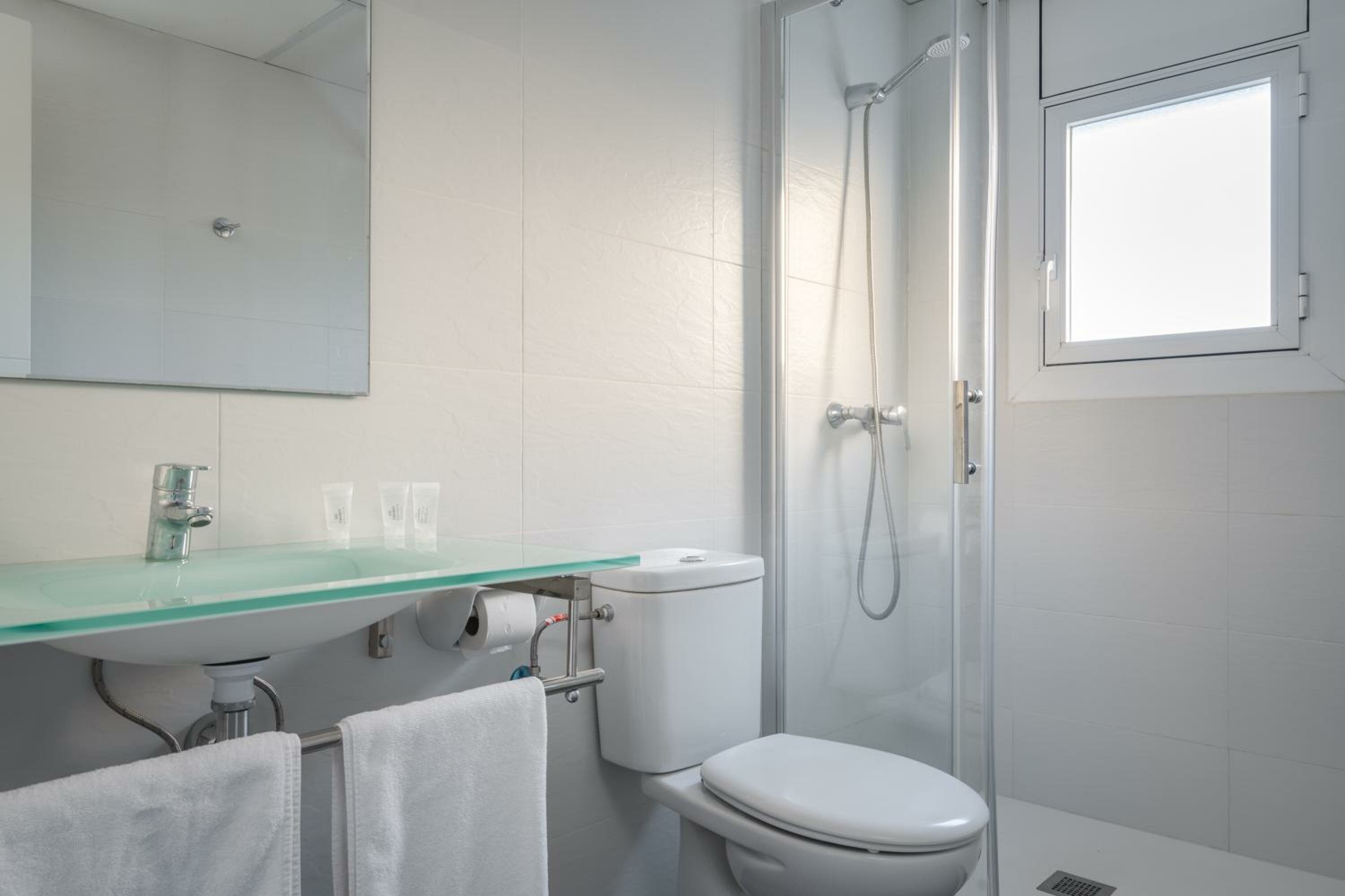 Family Room (2 Adults + 2 Children)