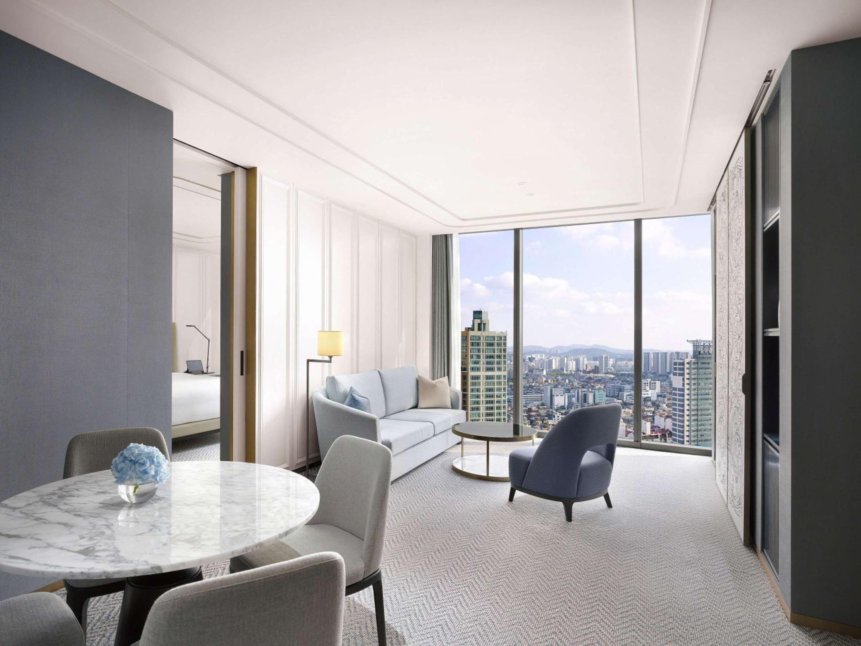 Prestige Suite with Club Millésime Access, 1 King Size Bed, Lake View