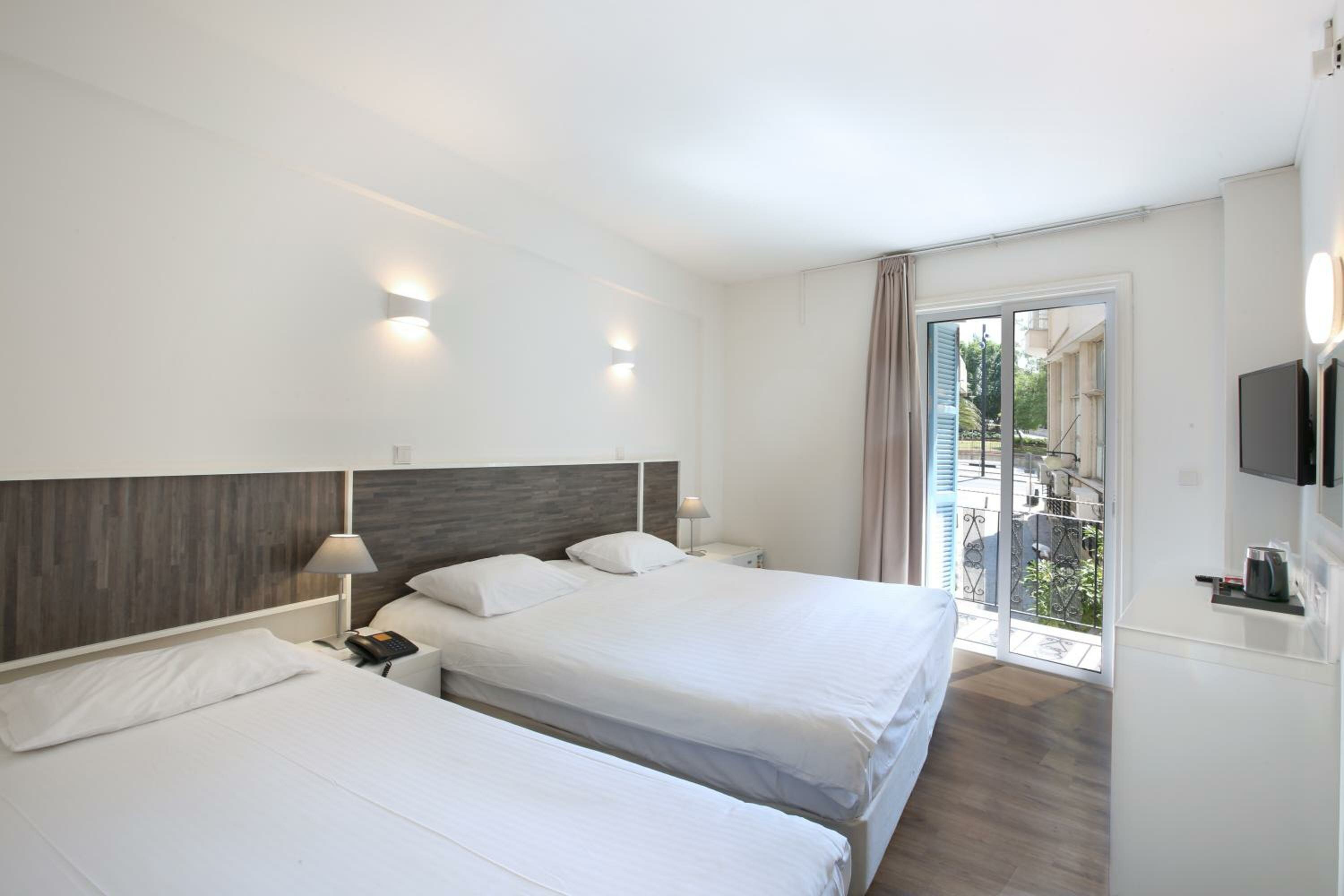 Family Room (2 Adults + 2 Children)