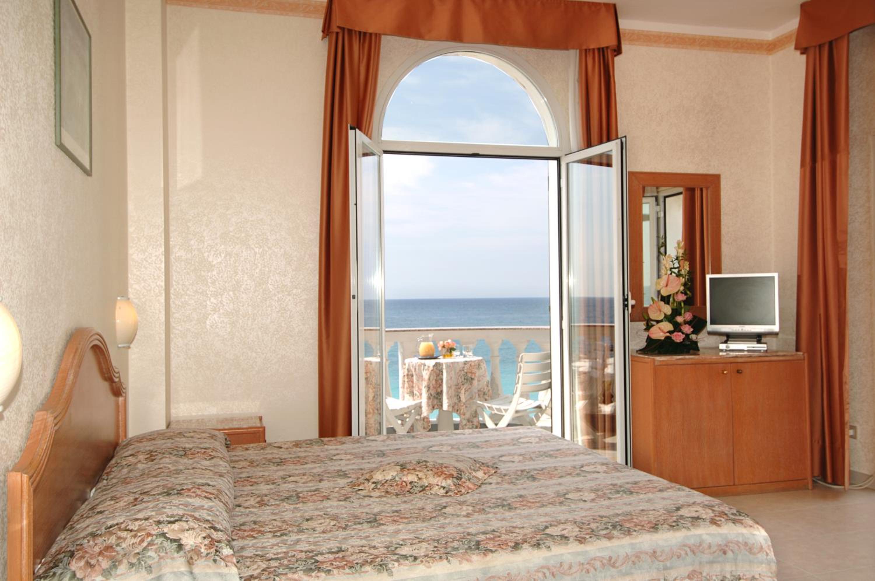 Double Room with Balcony and Sea View