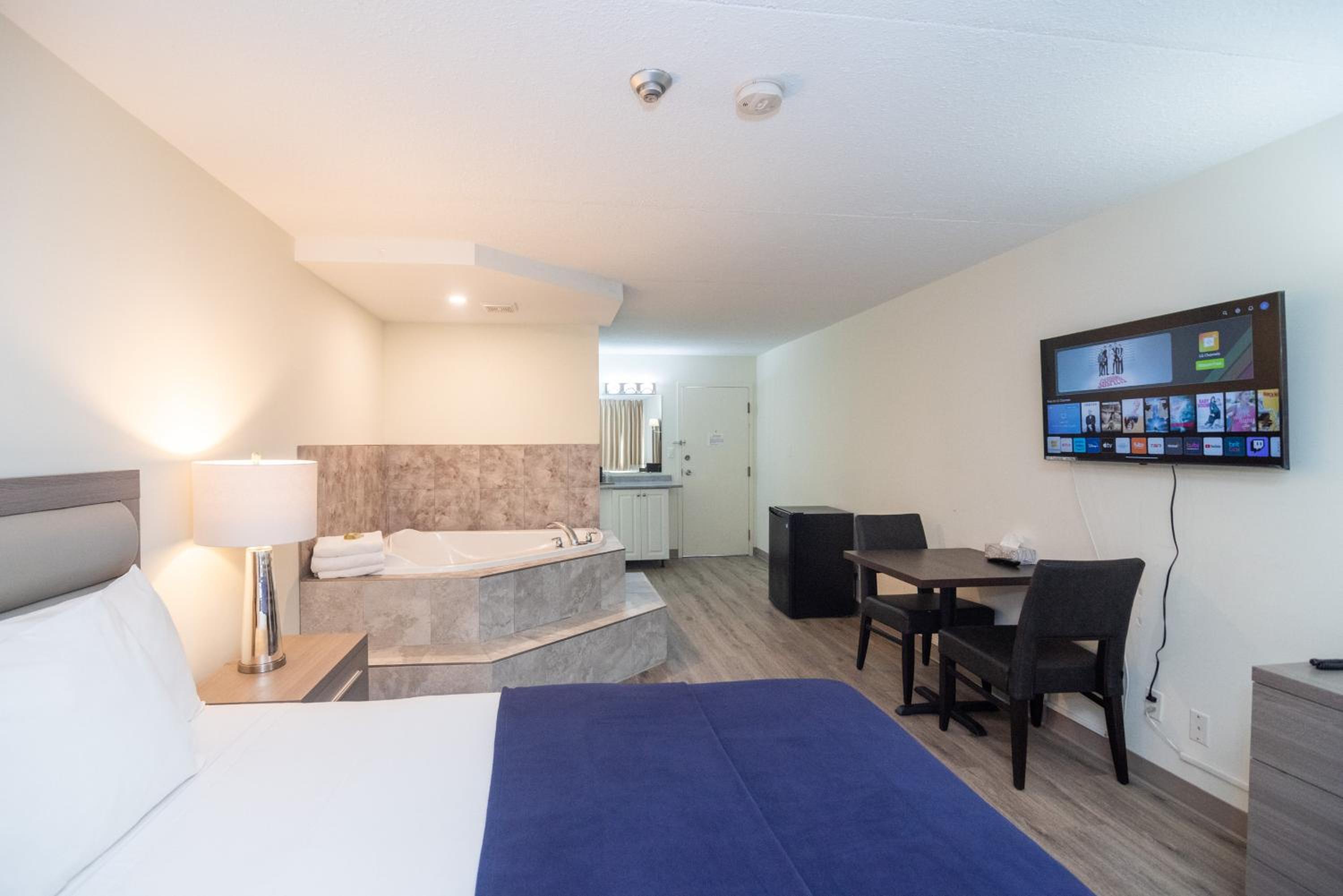 One Queen Bed with Jacuzzi