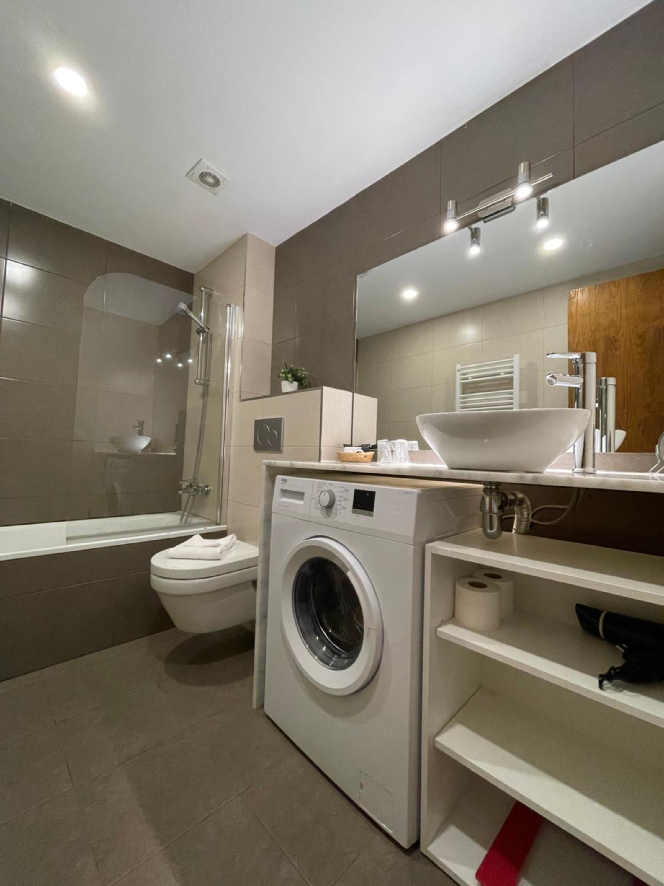 Apartment with Balcony and Mountain View	
