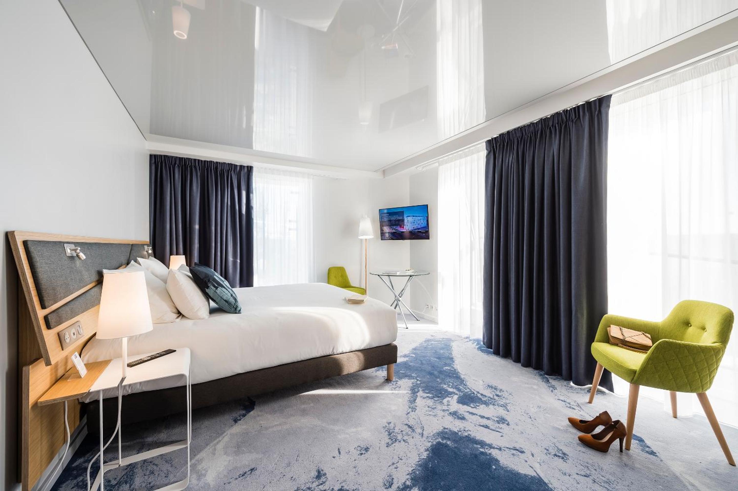 Two Adjacent Double Rooms  communicating