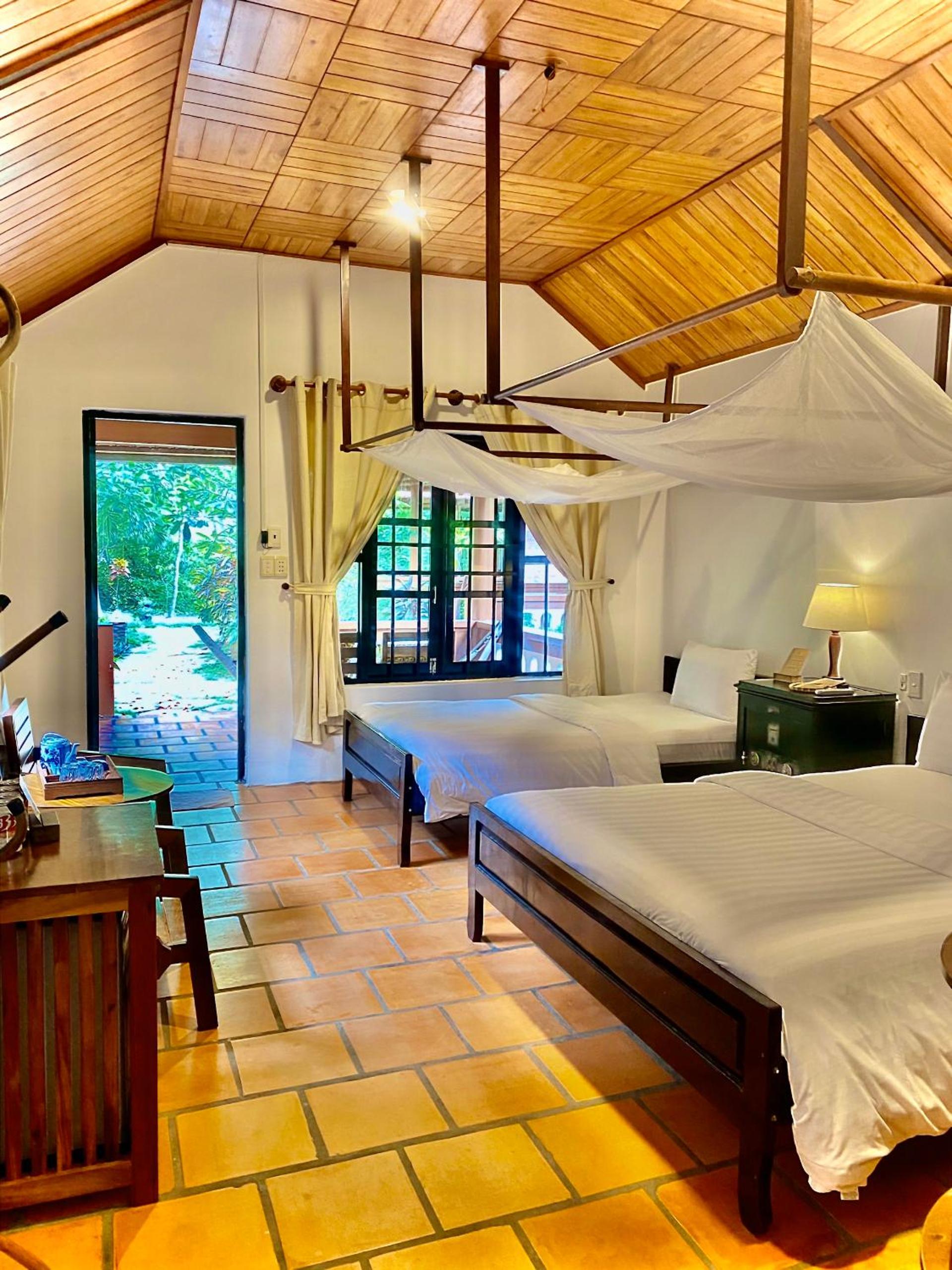 Bungalow with Garden View