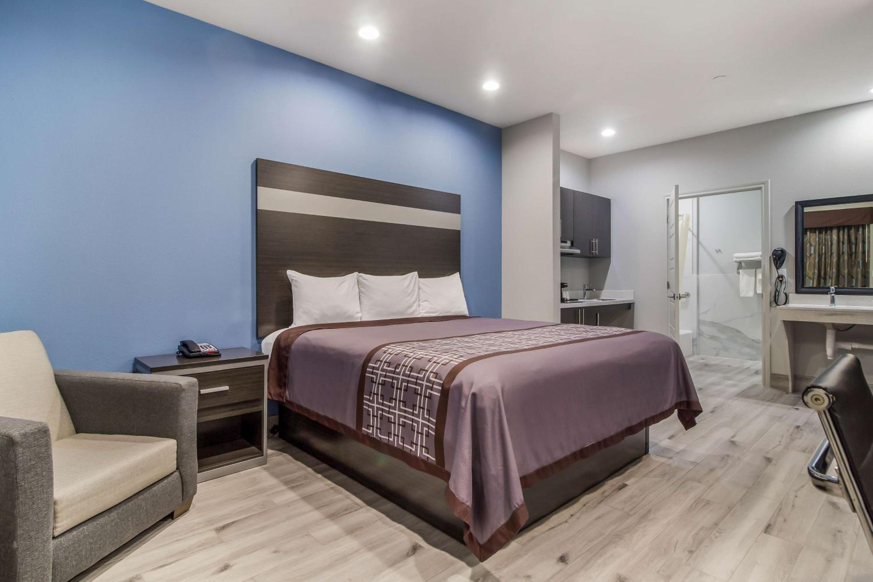 King Room - Disability Access - Non-Smoking