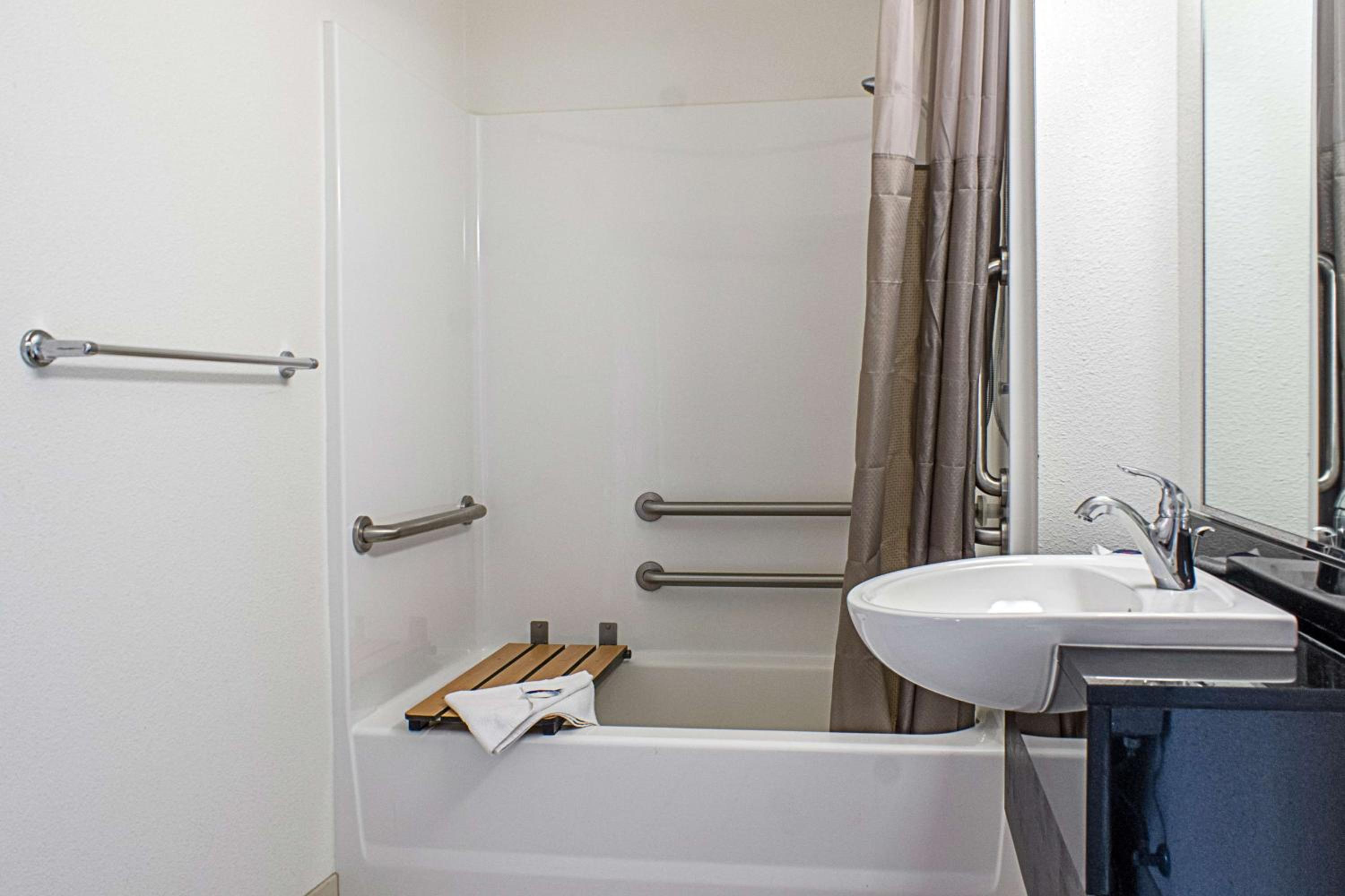 Queen Room - Disability Access