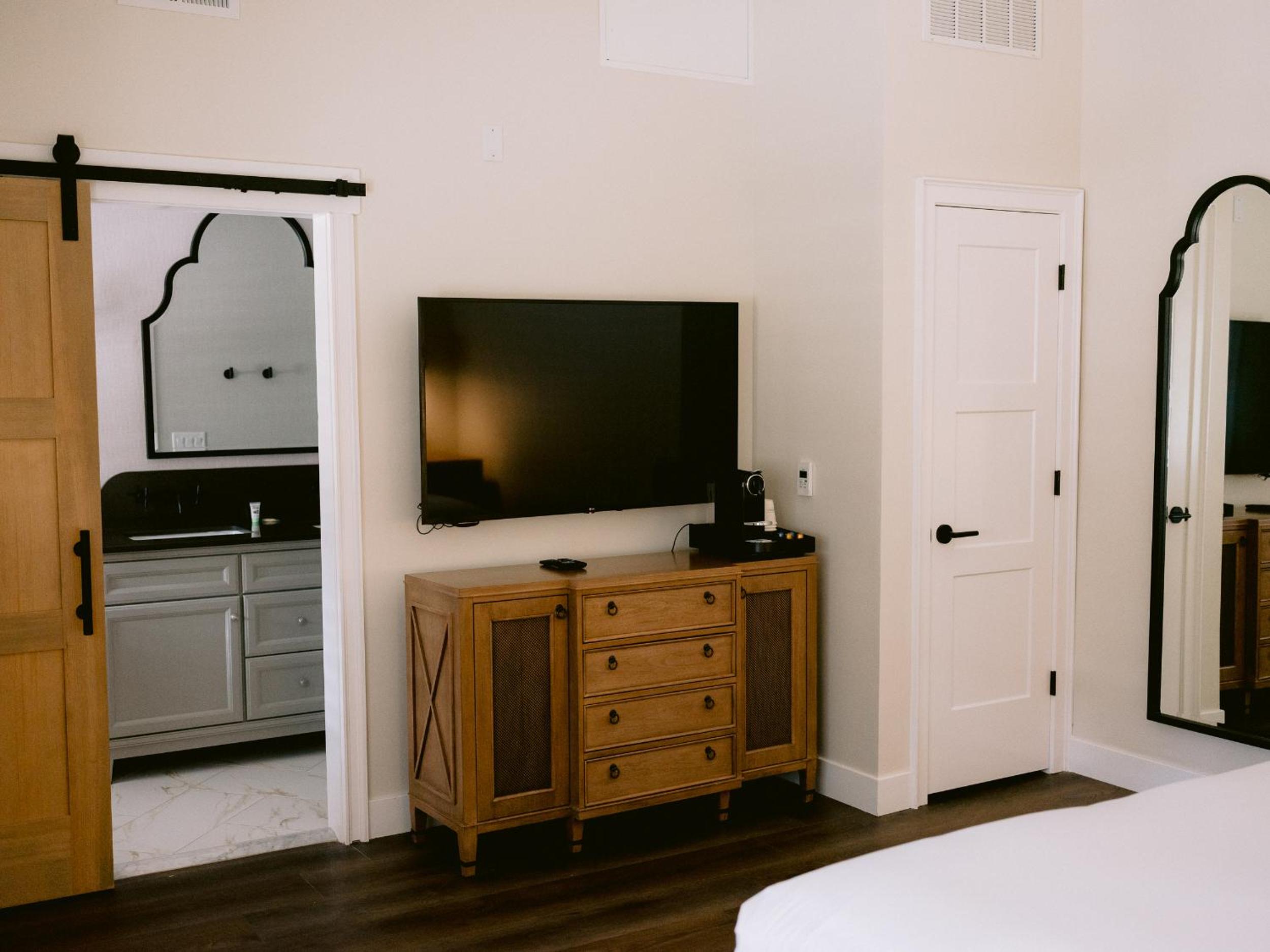 King Studio with Sofa Bed